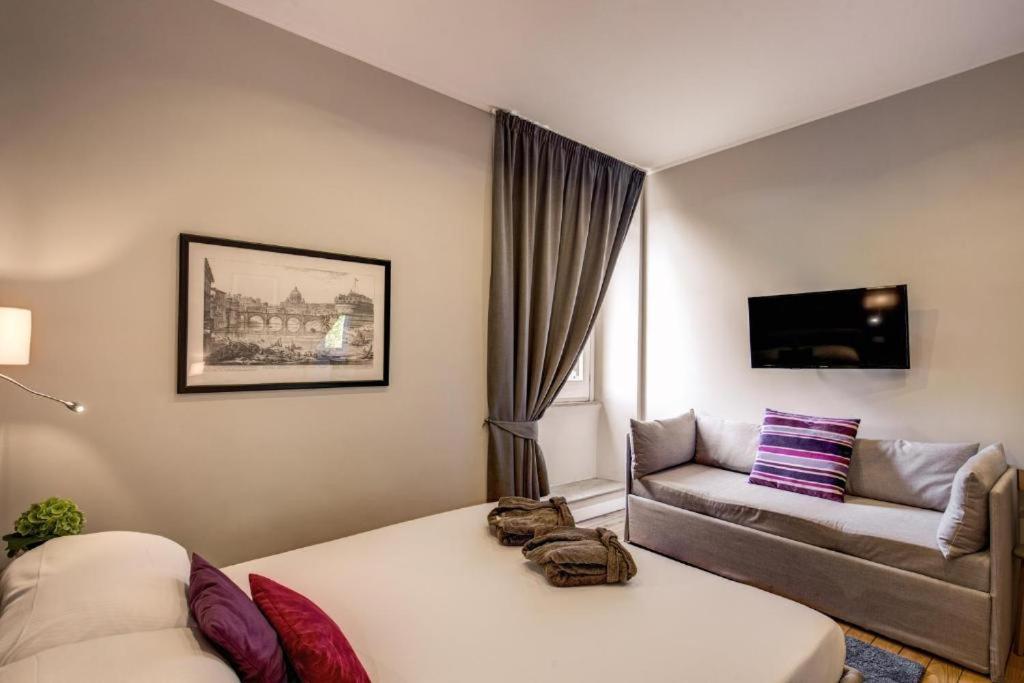 Tlv Navona * Rom