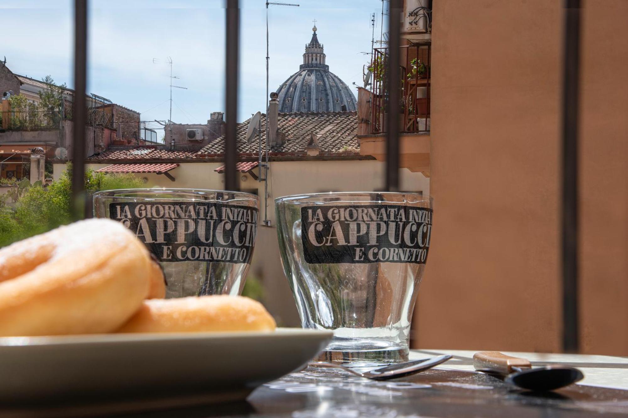 Vatican Boutique With St Peters Dome View * Rom