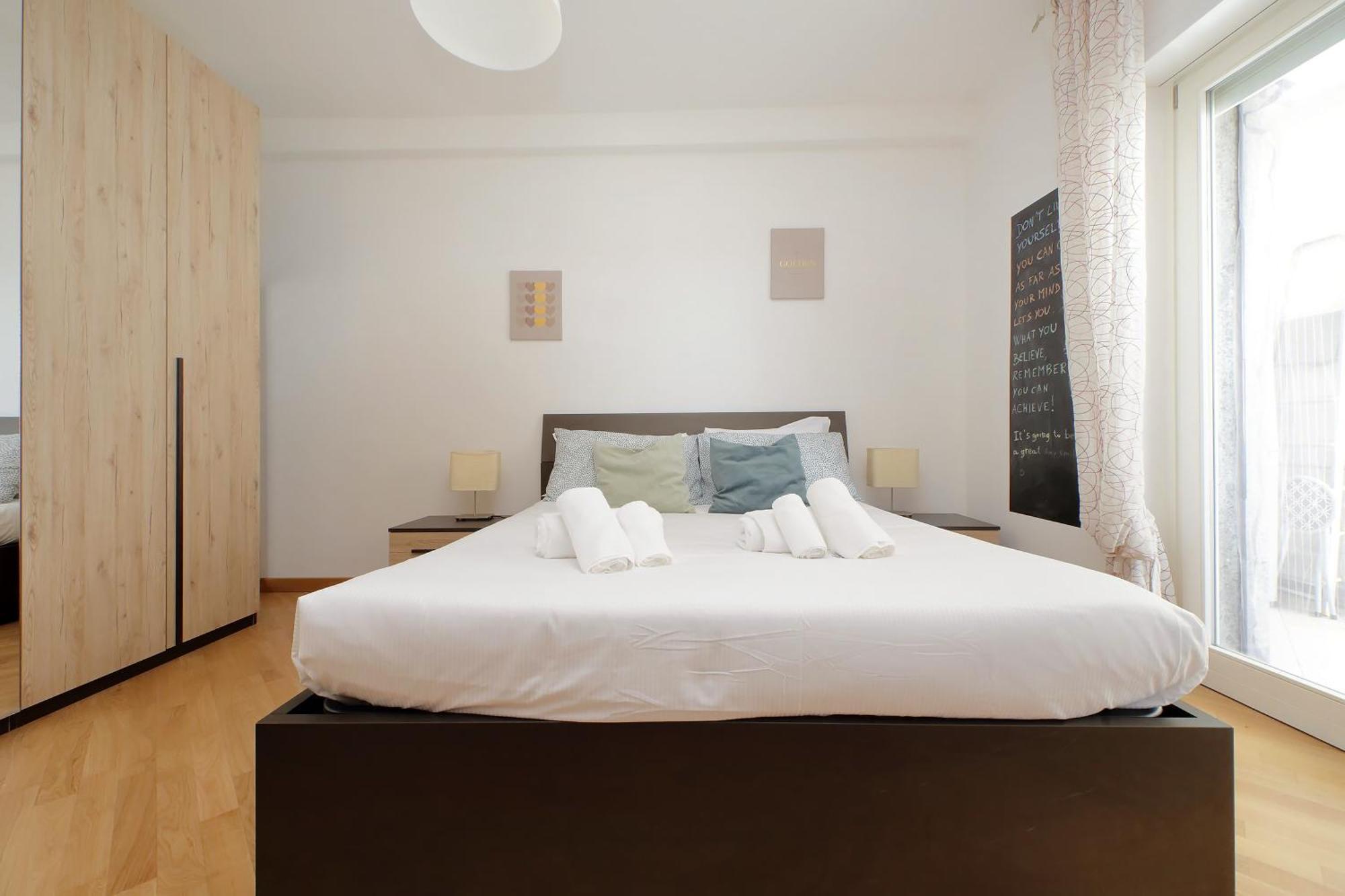 Comodo Con Terrazzo, Vicino Gemelli Apartamento