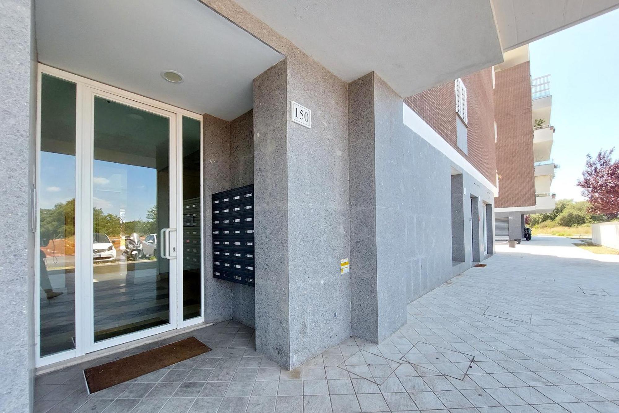 Apartamento Comodo Con Terrazzo, Vicino Gemelli