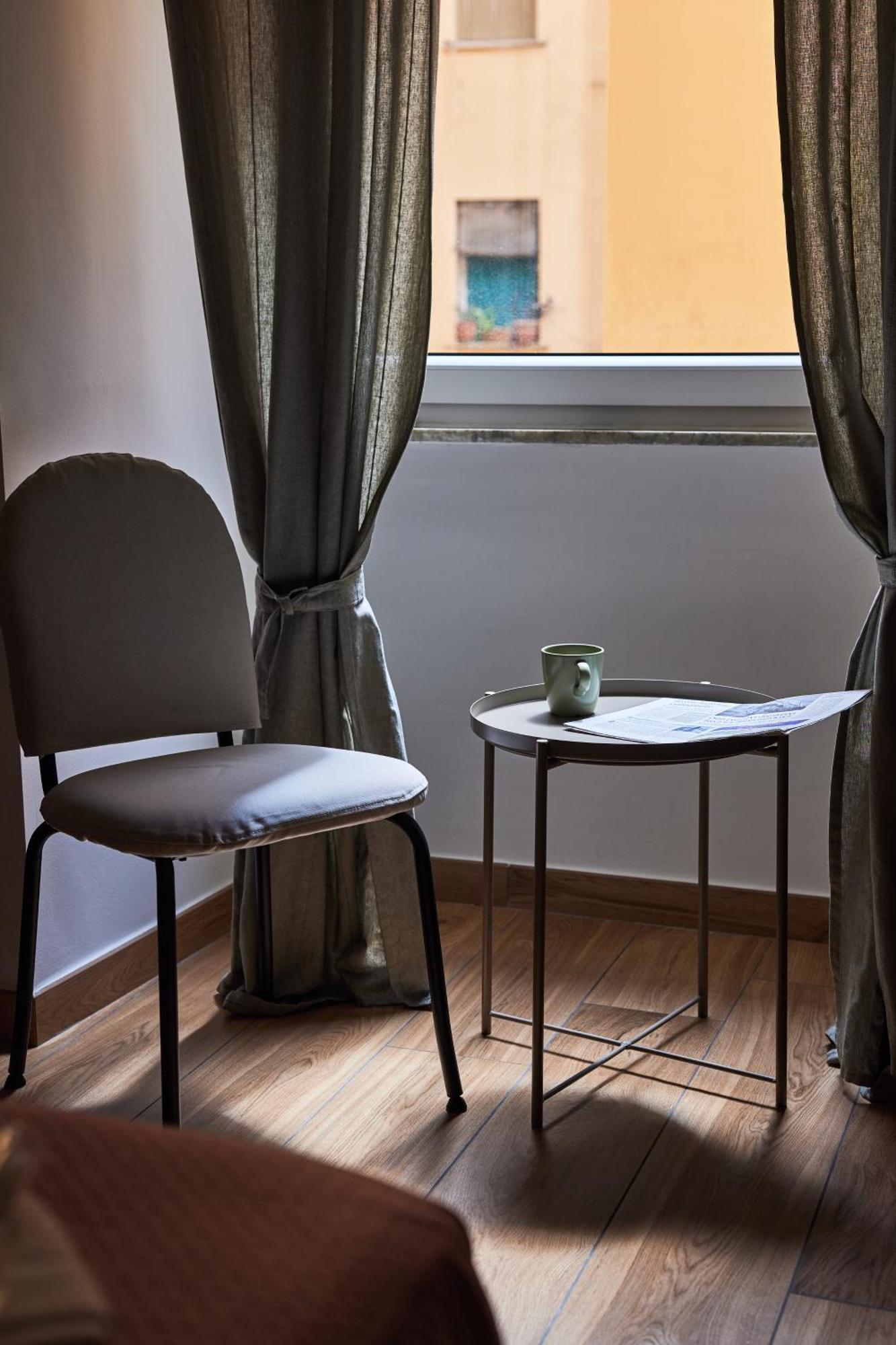 Napodano - *