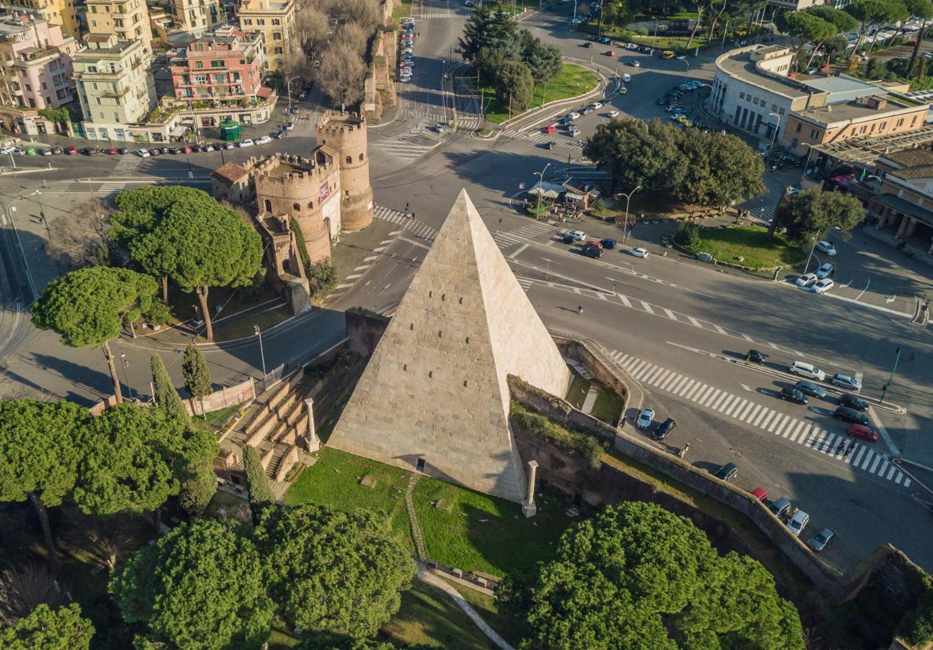 Piramide Deluxe Roma