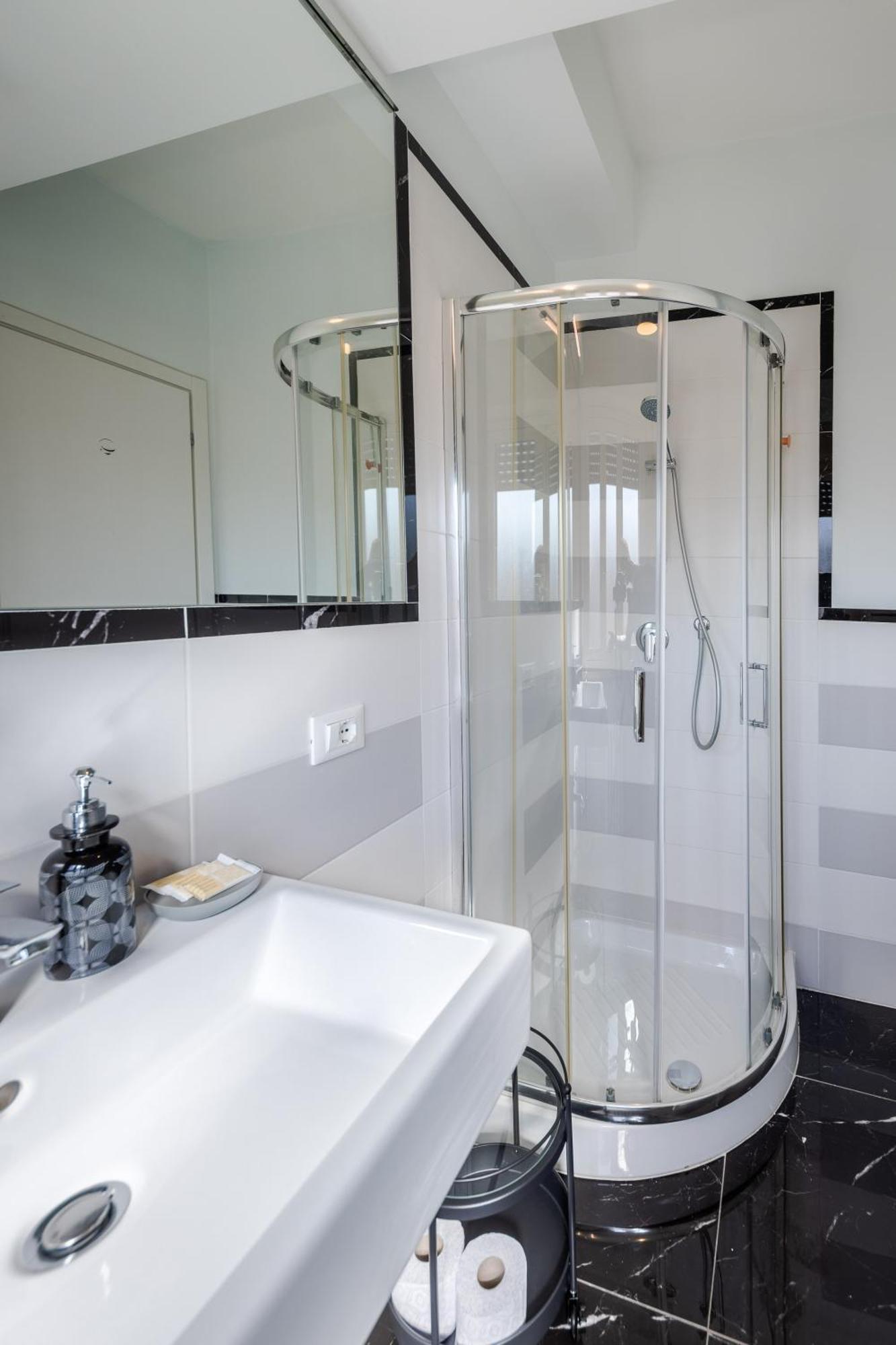 Style134 50 Meters From Metro A Lucio Sestio Station