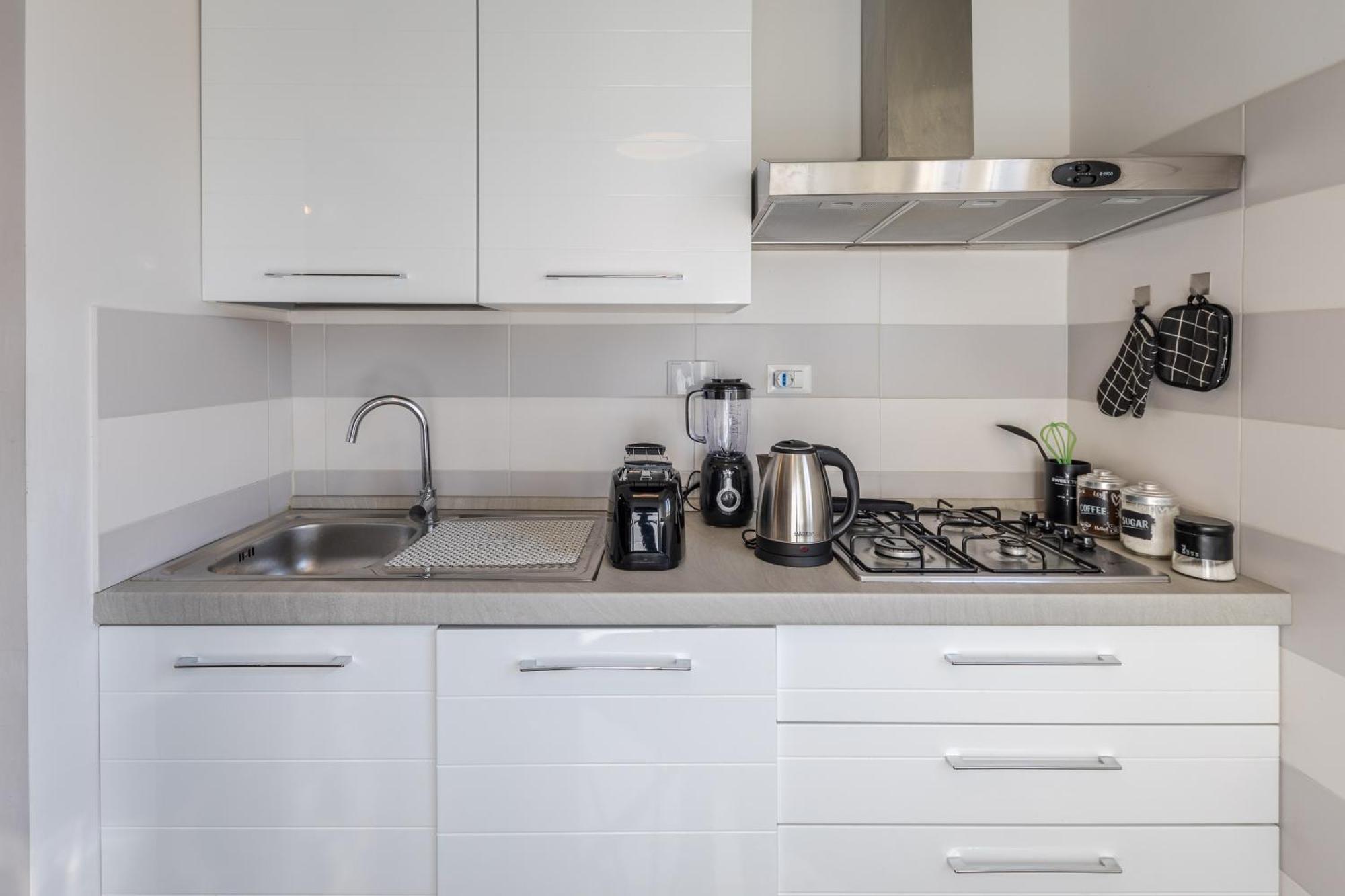 Style134 50 Meters From Metro A Lucio Sestio Station