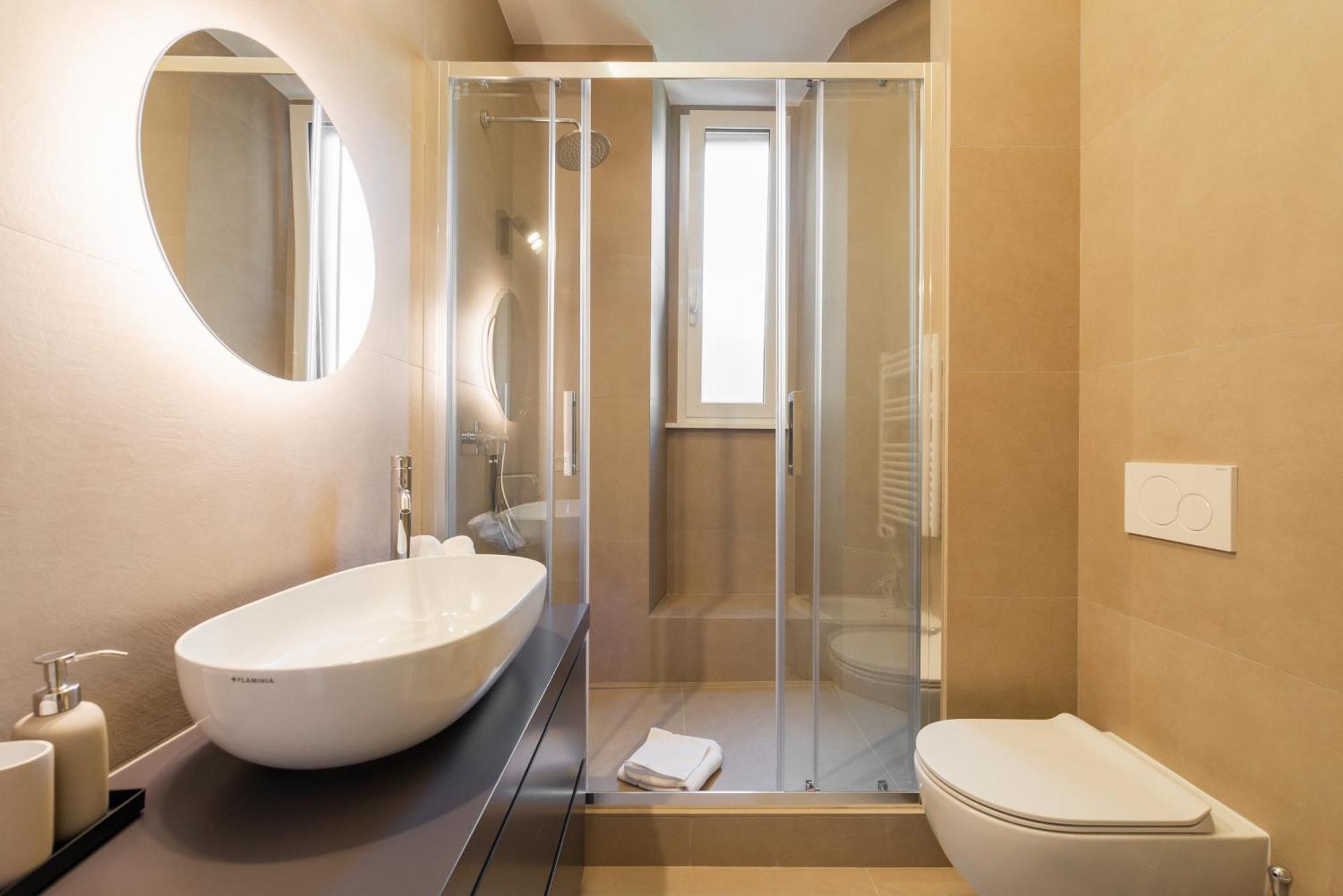Elegant Haven Re Di By Hostand Apartamento