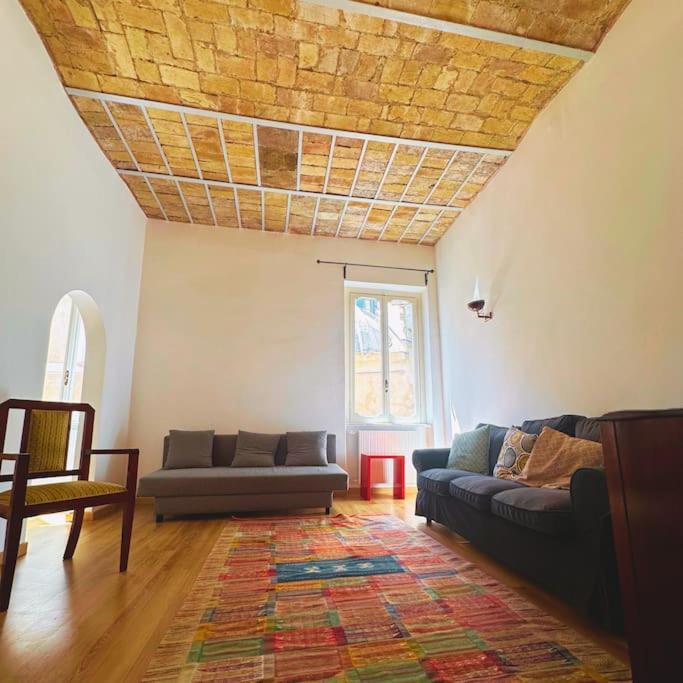 Cozy At The Heart Of The Eternal Roma