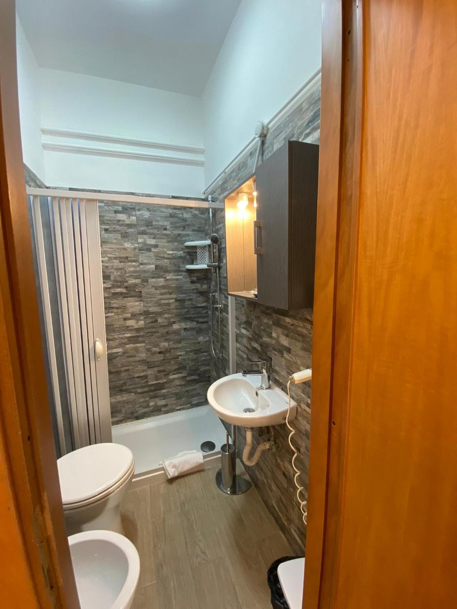 Hotel Athena 3*