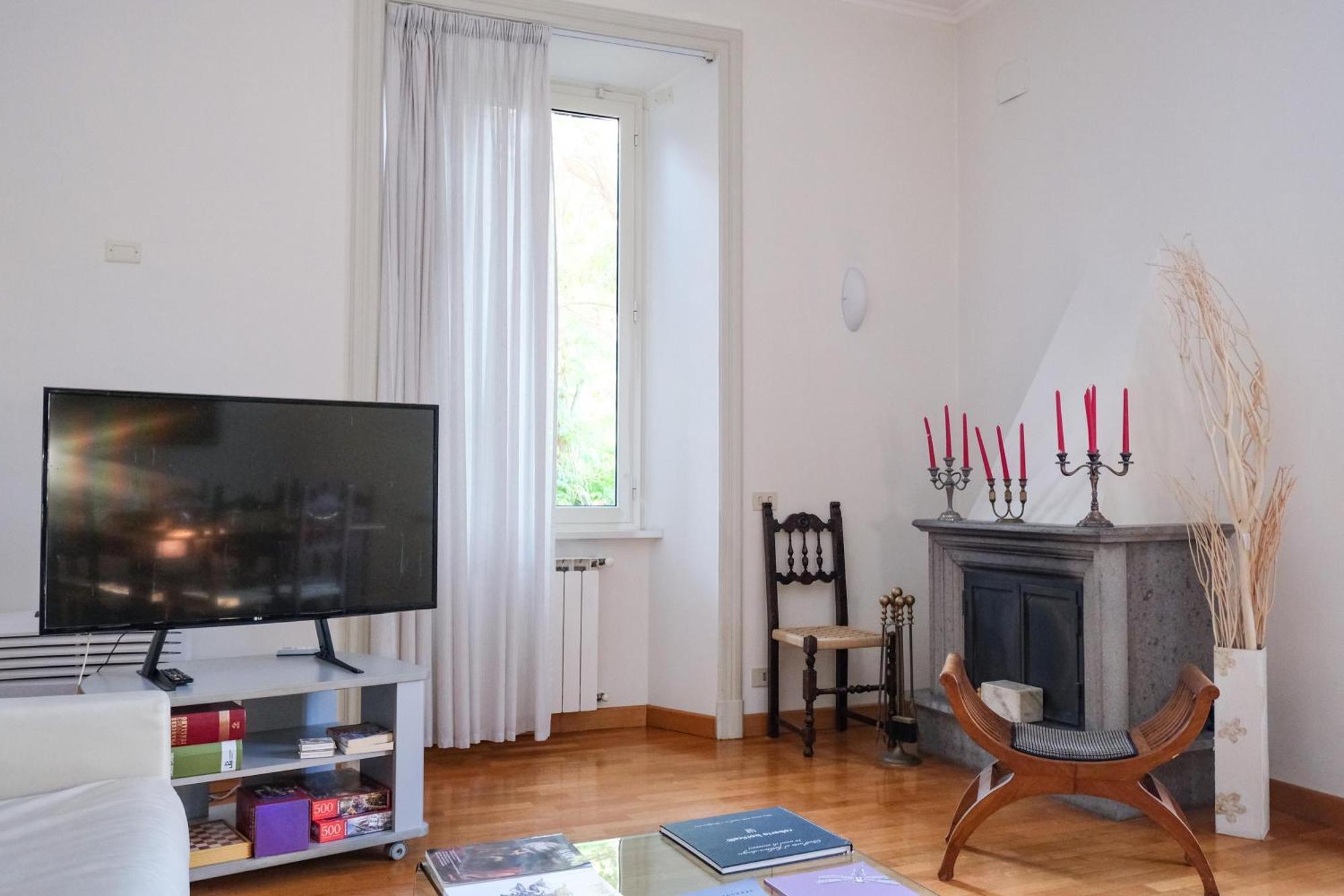 Domus Lilium Apartment *