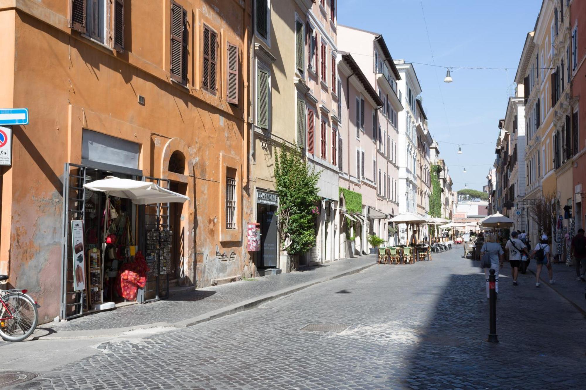 San Peter Borgo 68 Rome