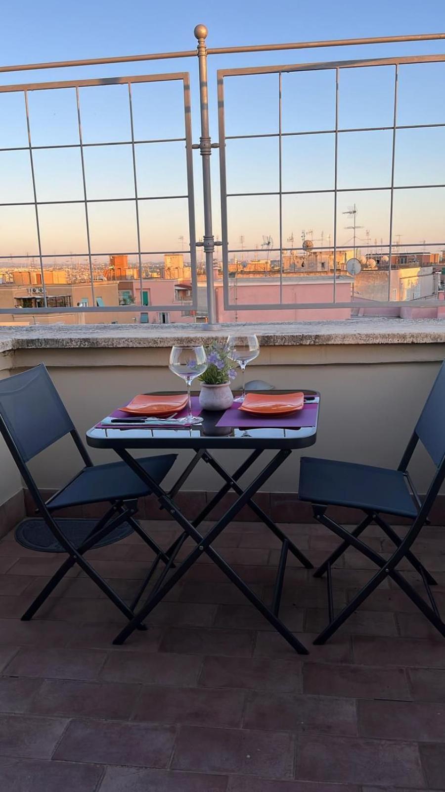 Cozy Penthouse With Terrace And View Apartamento Roma