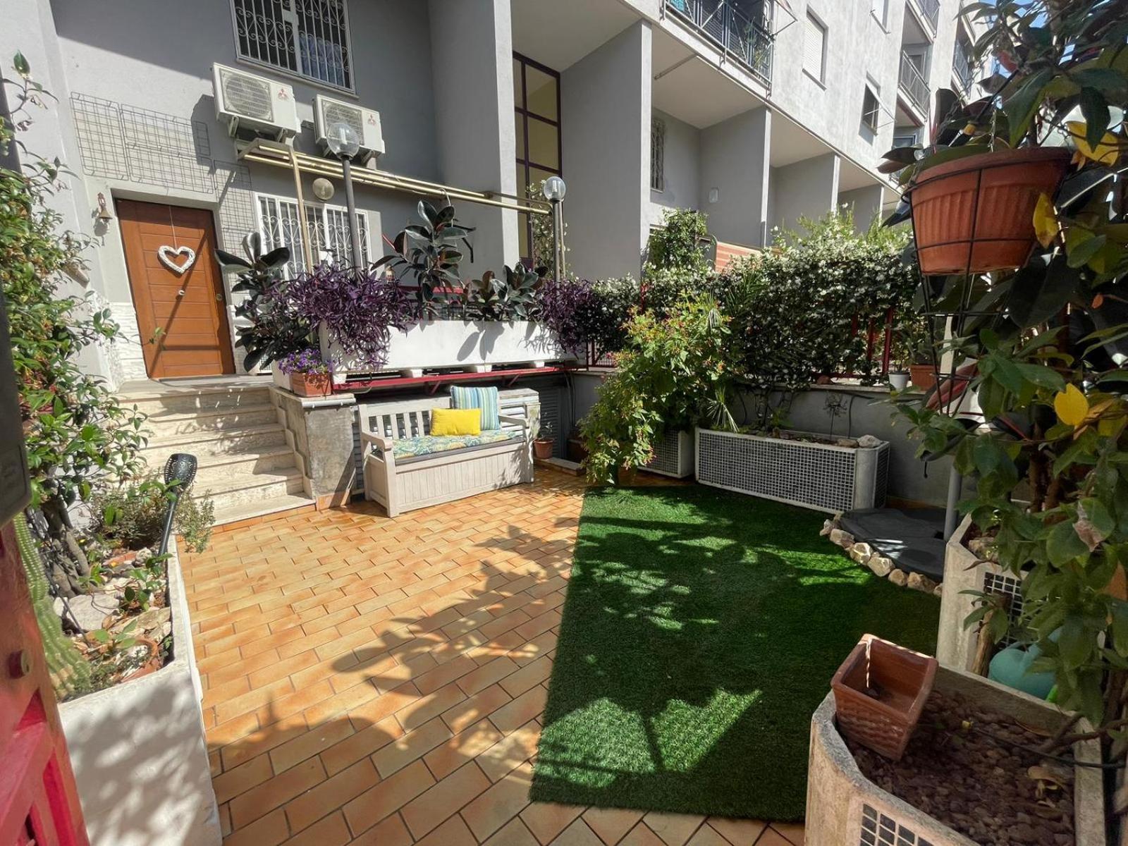 Intero Con Giardino E Parcheggio Roma