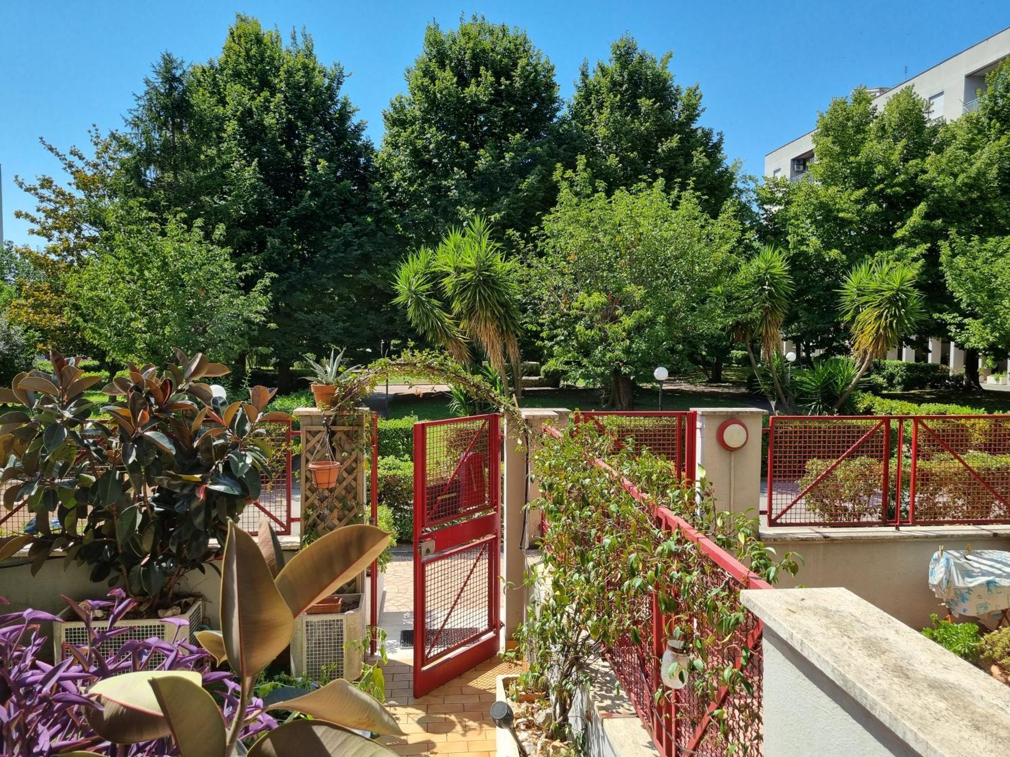 Intero Con Giardino E Parcheggio Apartamento *