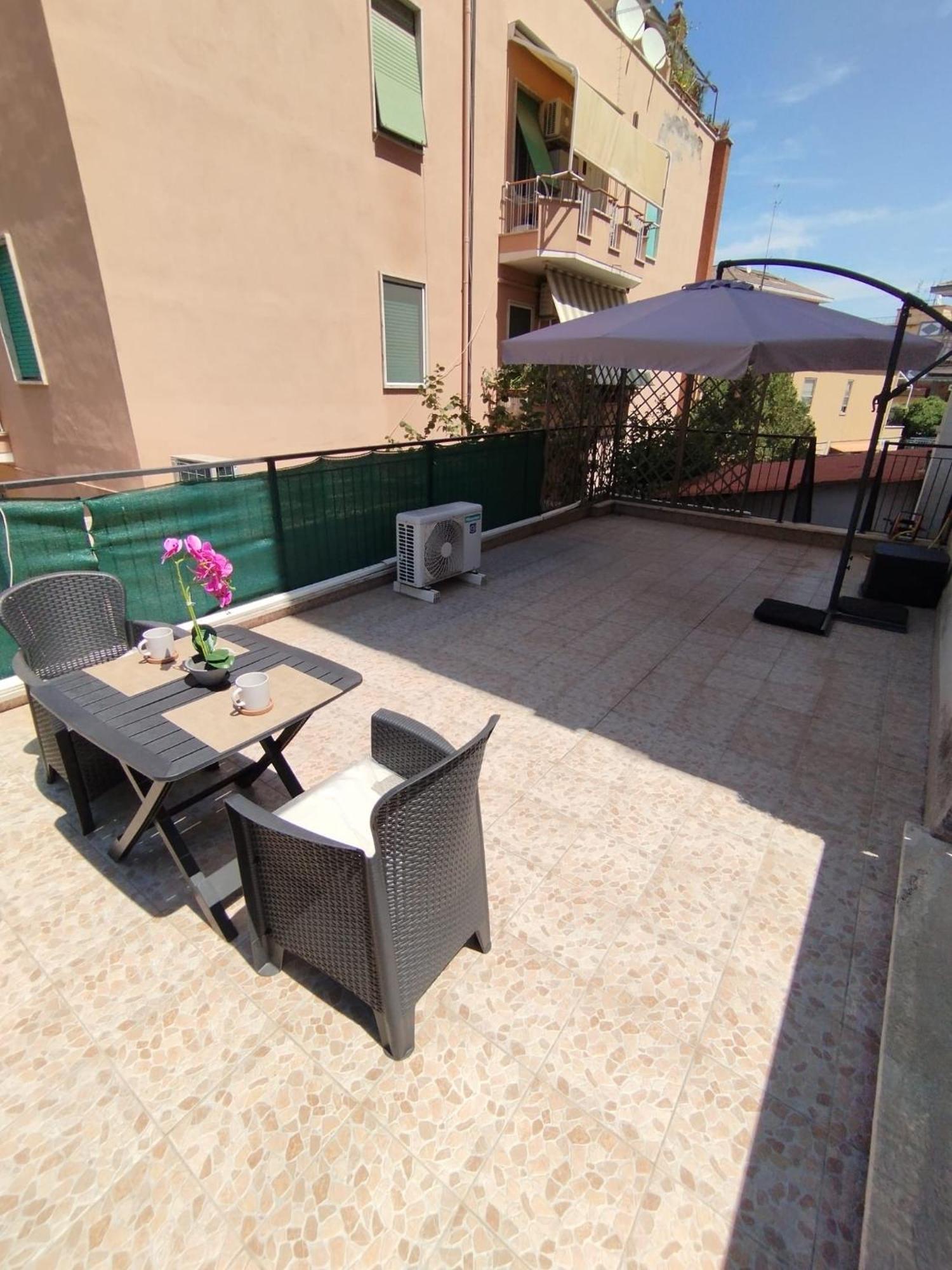 Bilocale Indipendente Con Terrazzo Esclusivo A Due Passi Dalla Metro Di Roma Apartamento Roma