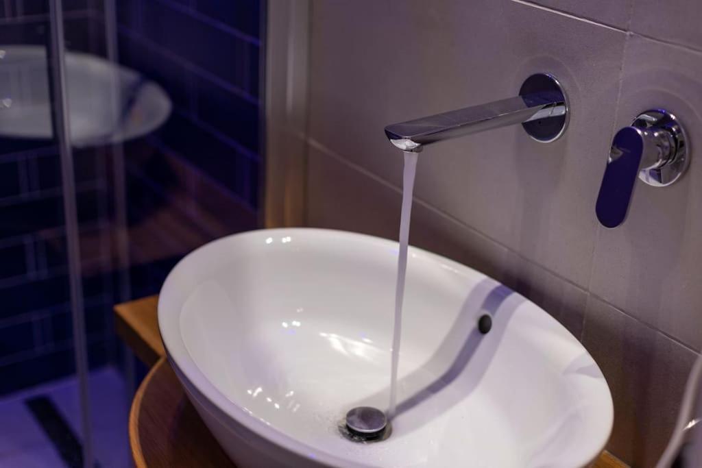 Dafne Speciale, Elegante Con Balcone Leilighet *