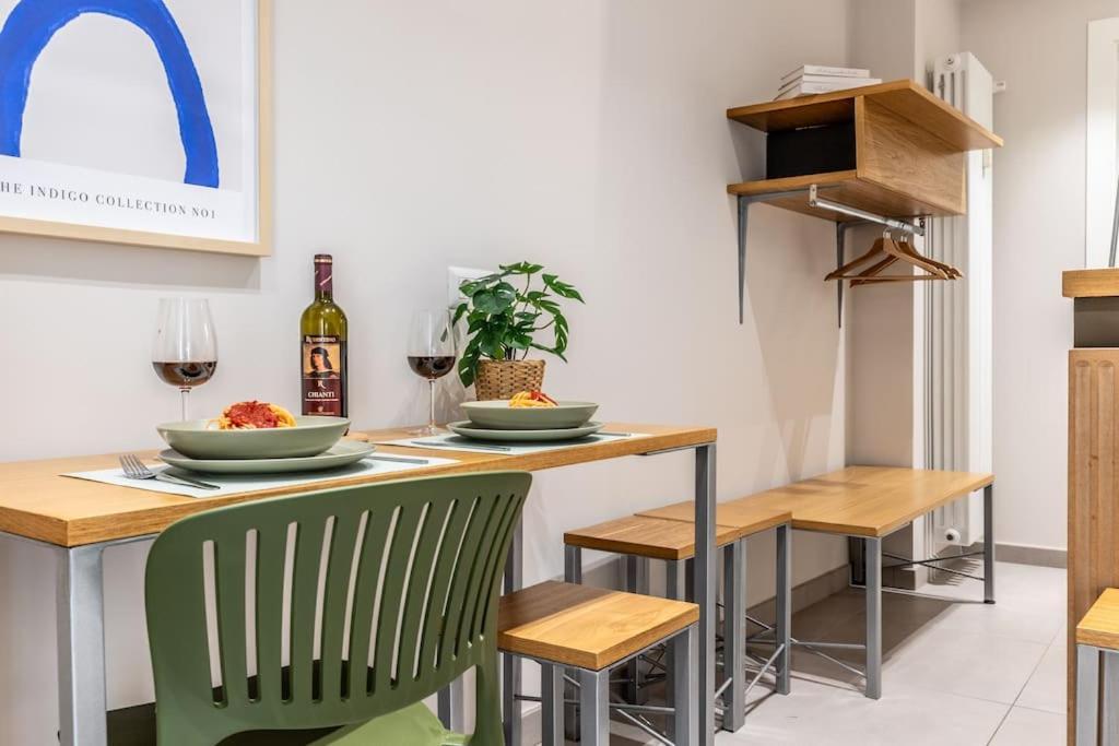 Dafne Speciale, Elegante Con Balcone * Roma
