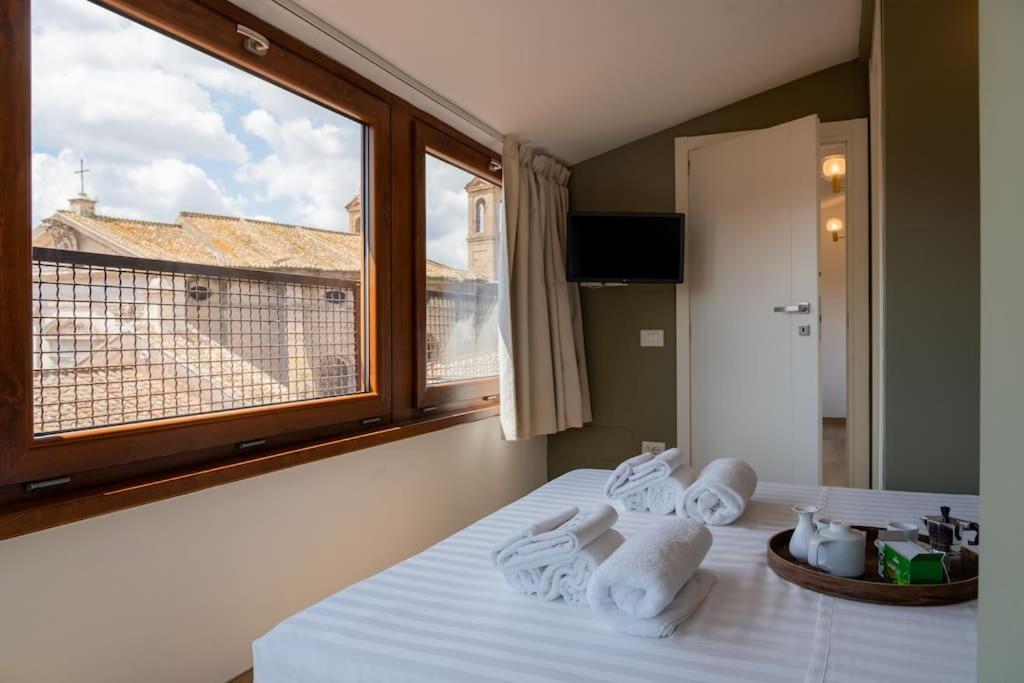 Sky Domus Historic Center Penthouse With Jacuzzi