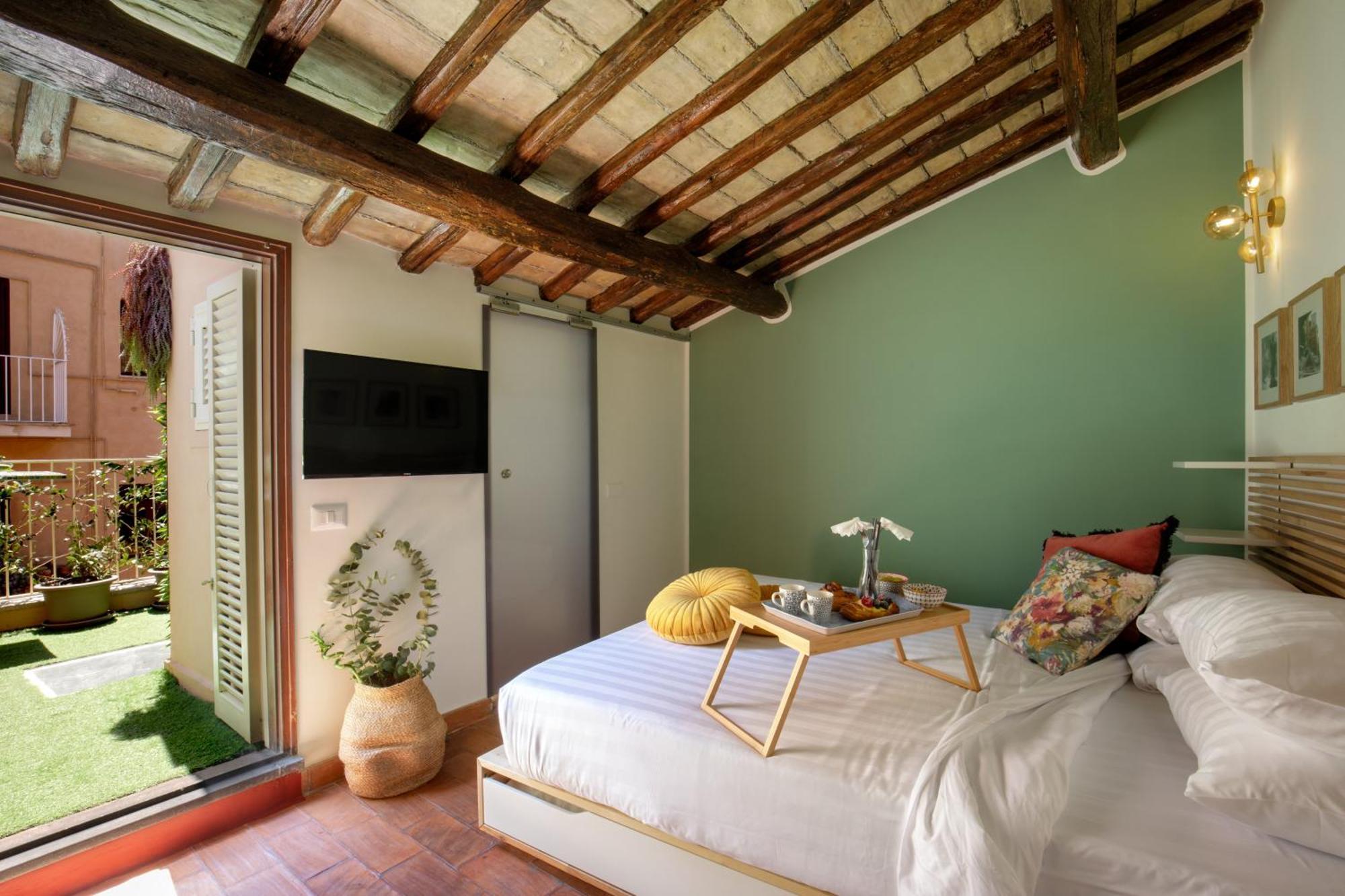 Rooftop Boho Loft Spanish Steps Apartment *
