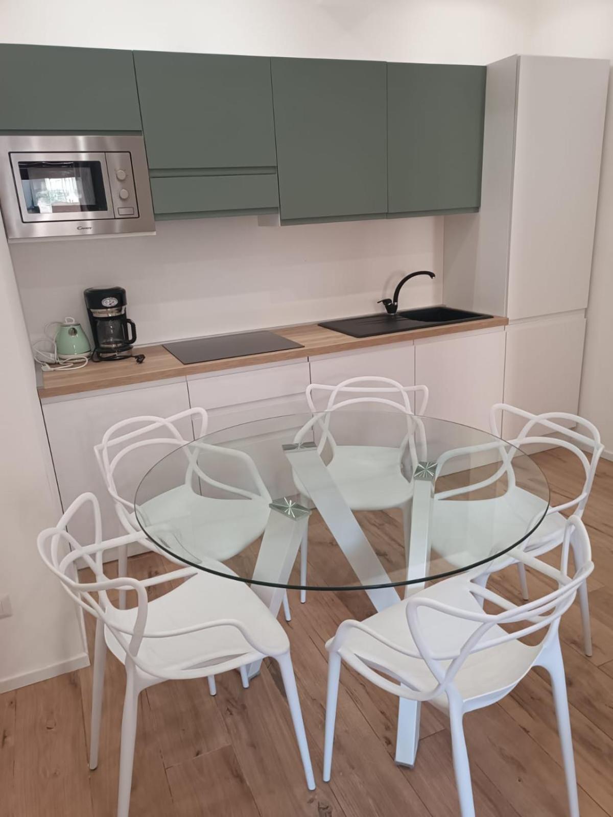Apartment Pm 34 Viale Imperatore Guest House - 50 Mt From Metro San Paolo *