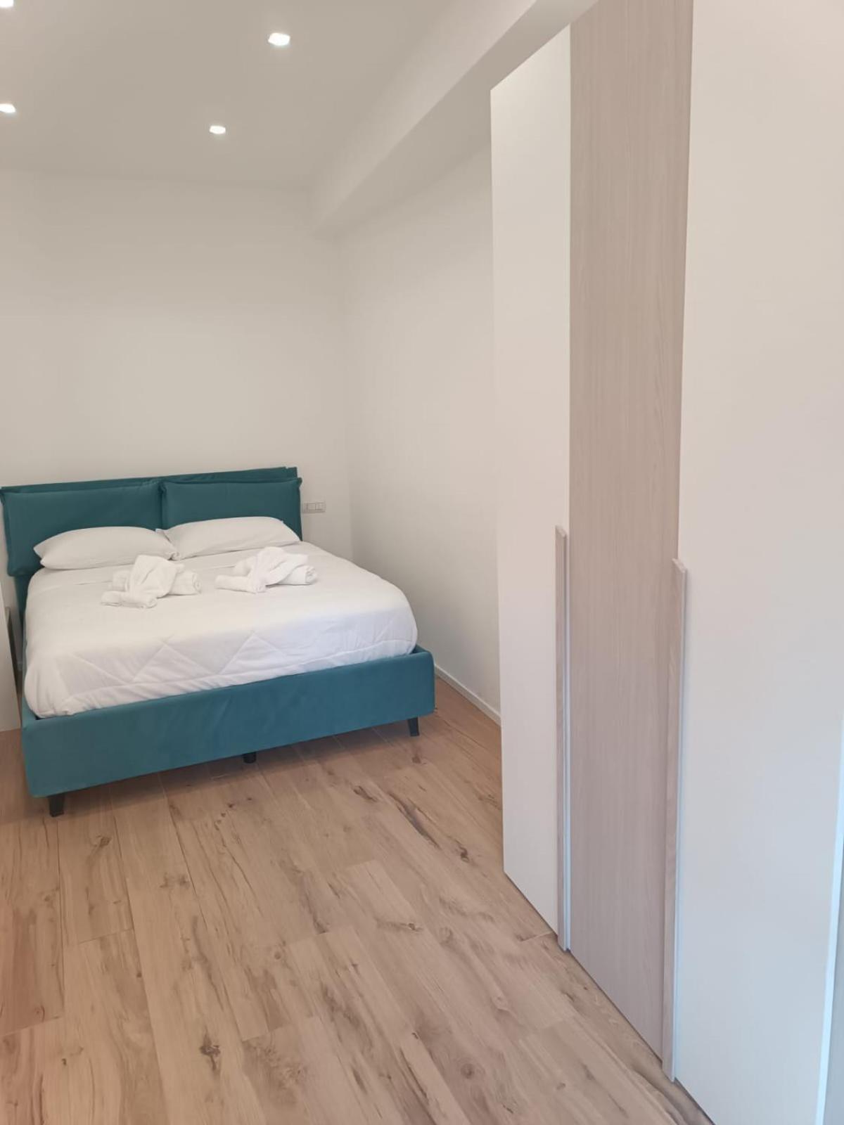 Apartment Pm 34 Viale Imperatore Guest House - 50 Mt From Metro San Paolo Rom