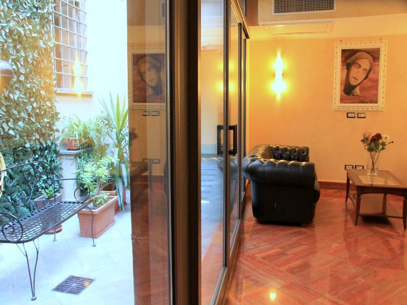 Aphrodite Hotell 4*