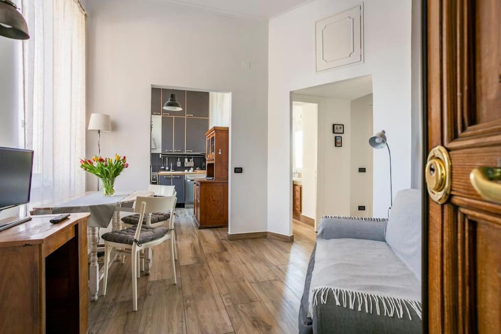 Interno 16 - Ponte Milvio Apartment