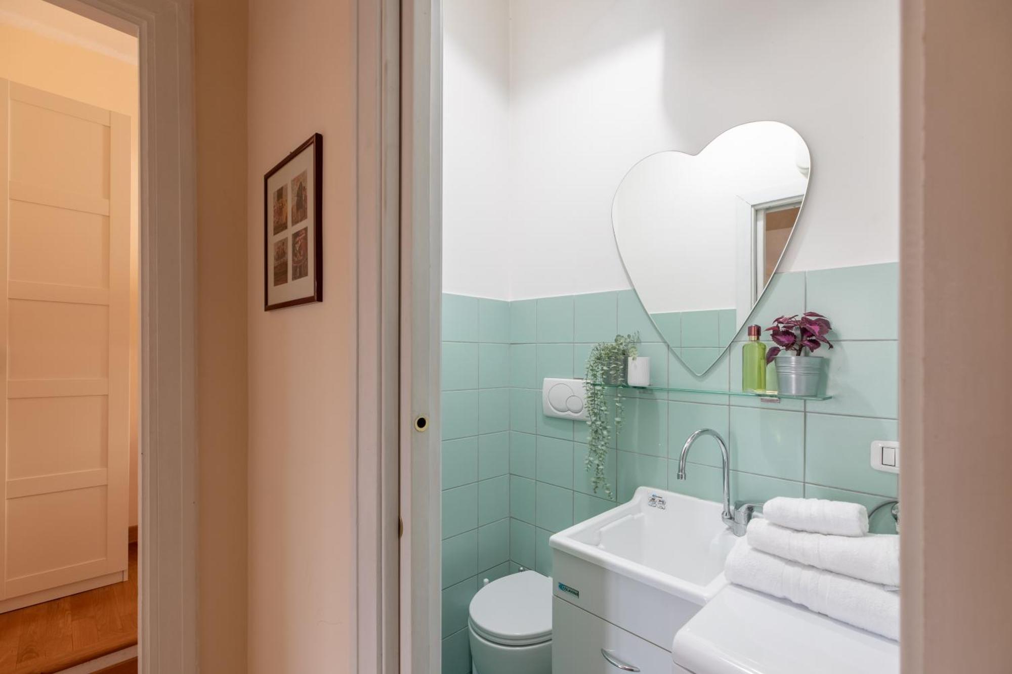 Iflat Bright & Comfy 2-bedroom Near Vatican Apartment