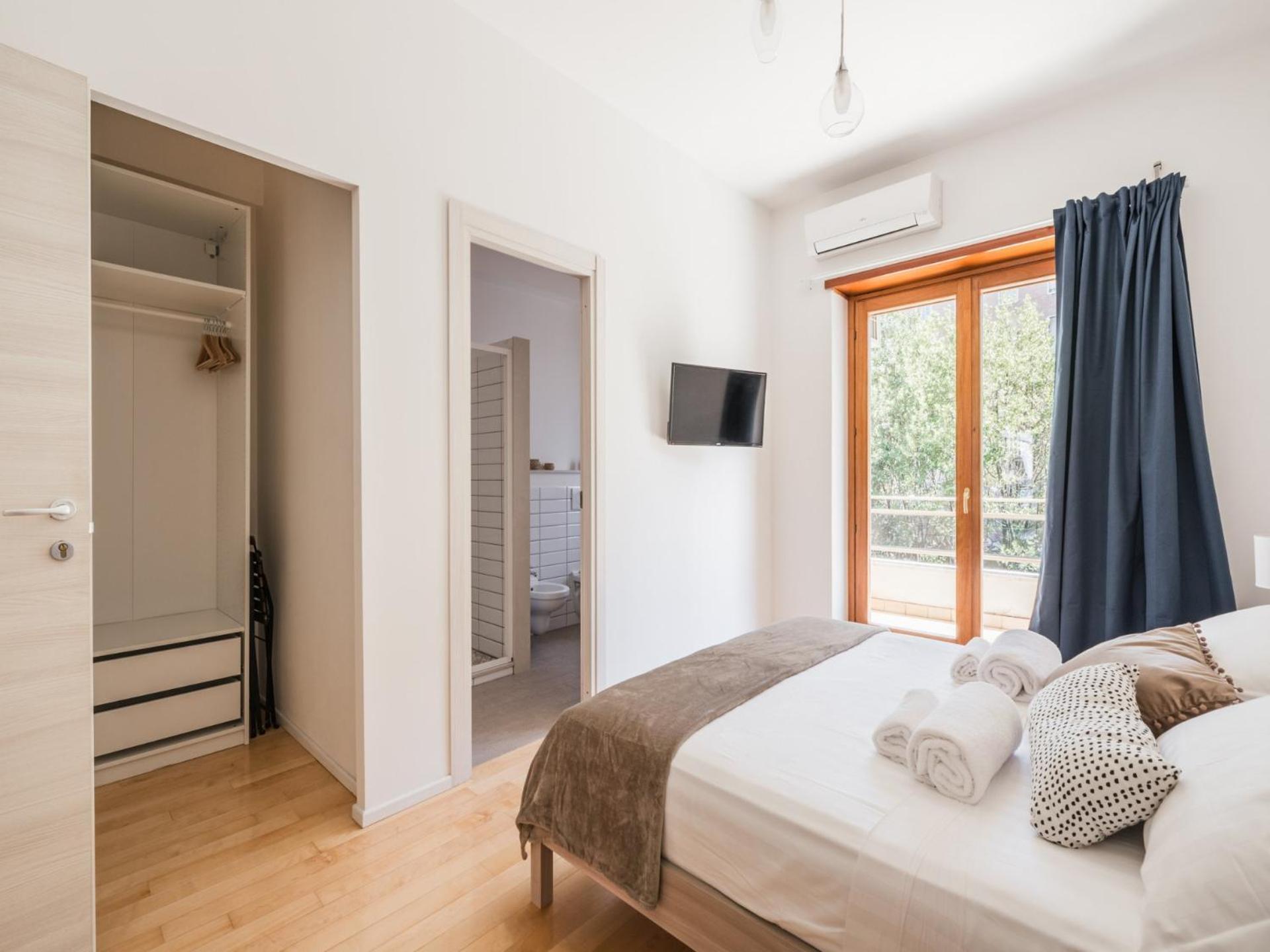 The Rent - Spacious Flat A Stone's Throw From The Vatican *
