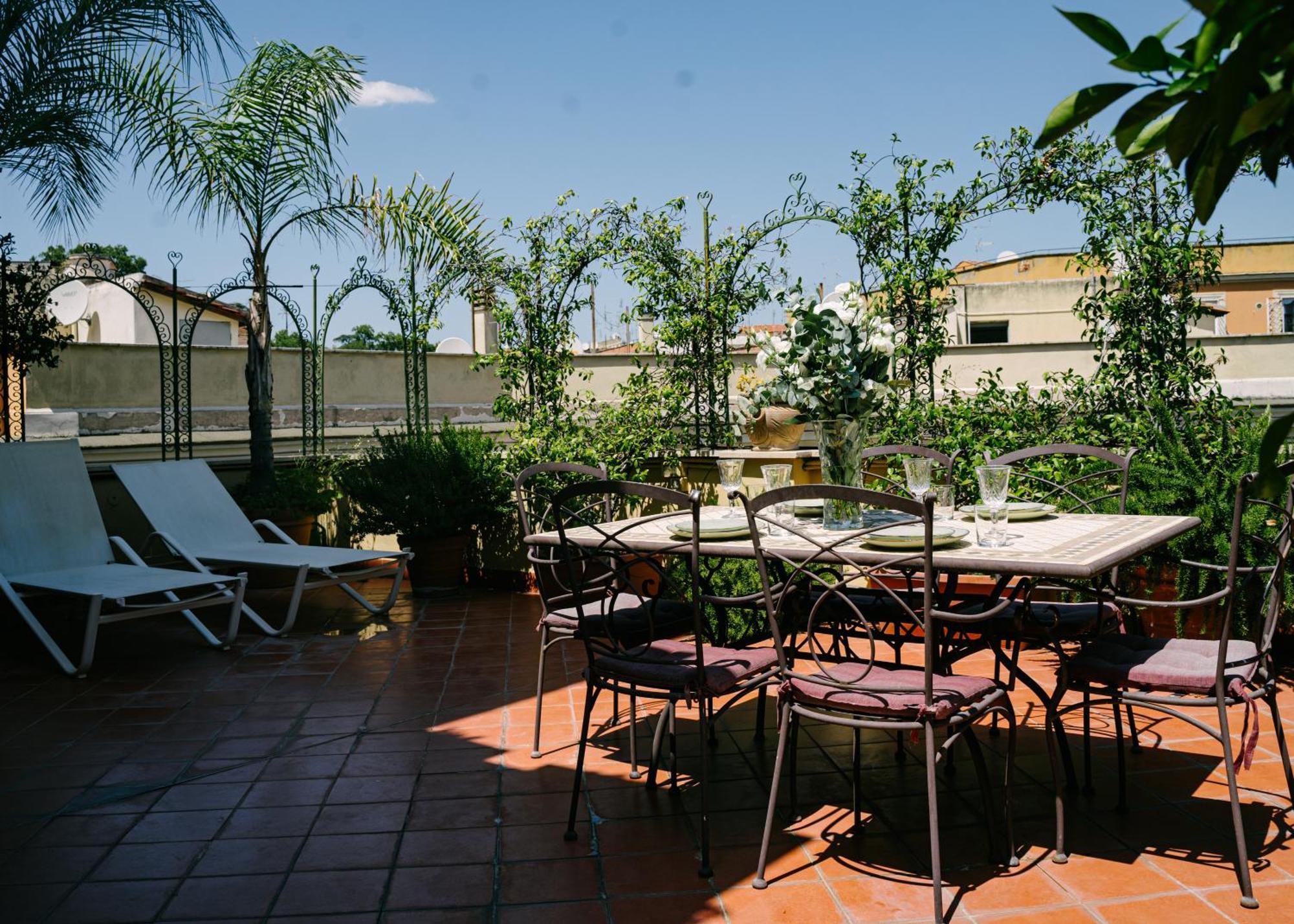 Gjestgiverier Terrazza Munira Trastevere 2*