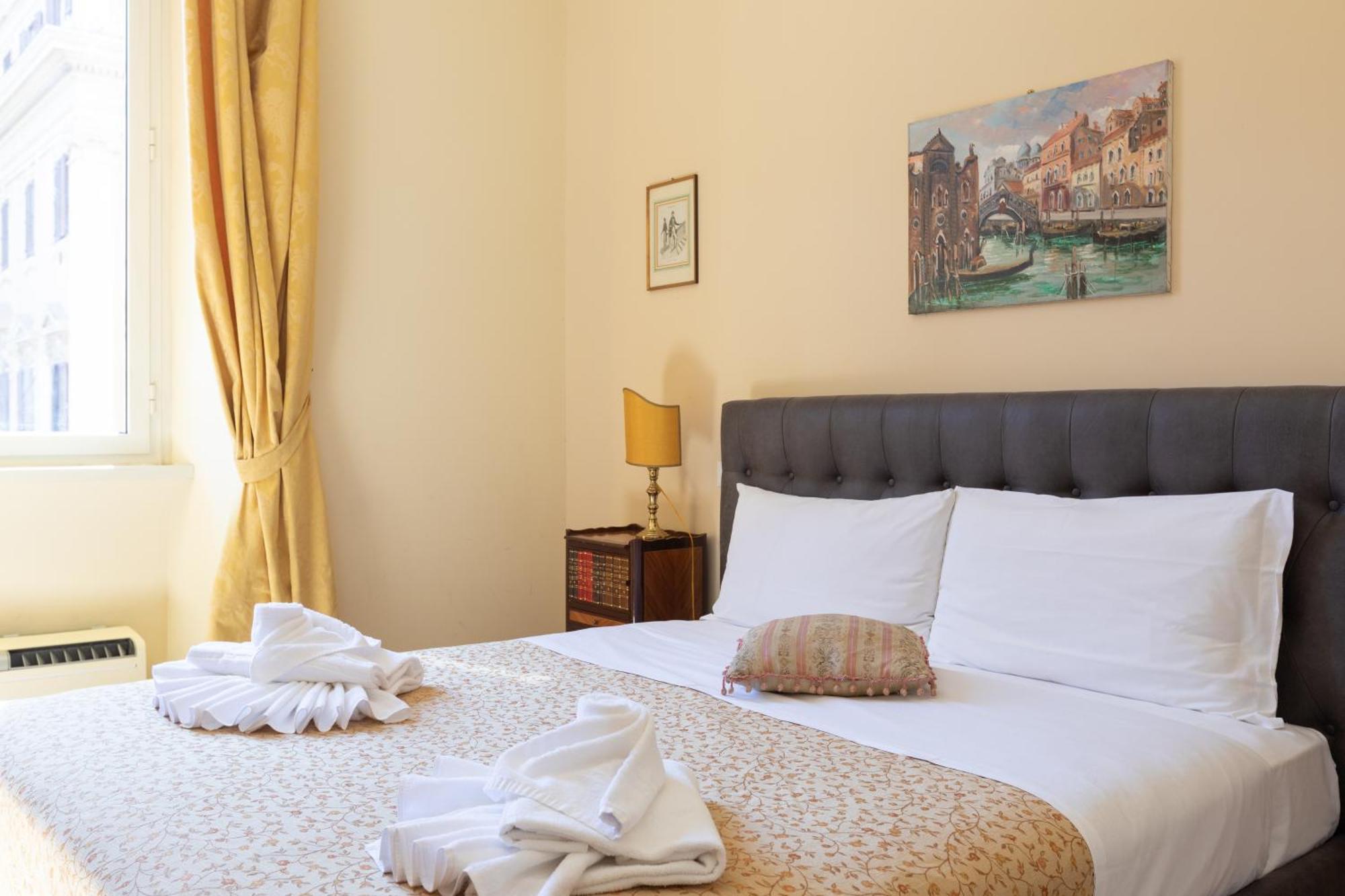 Elegant In Apartment Rom