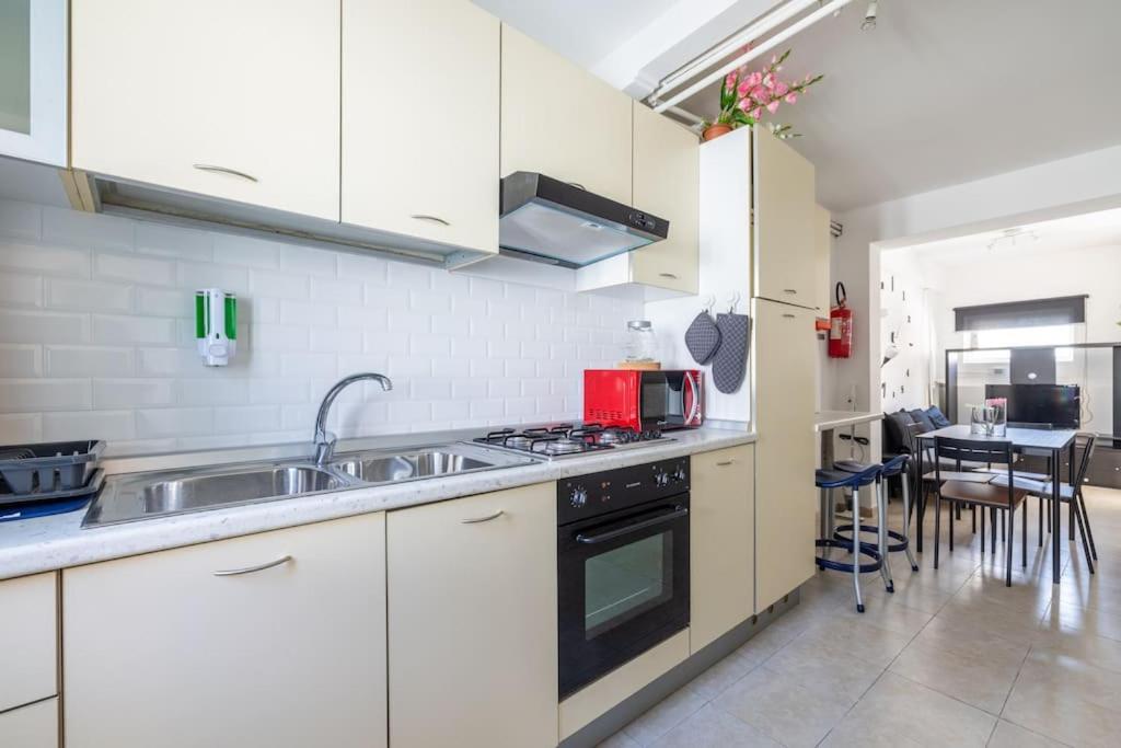 Apartment Casa Gemelli - Metro Per Il Centro Di - Rom