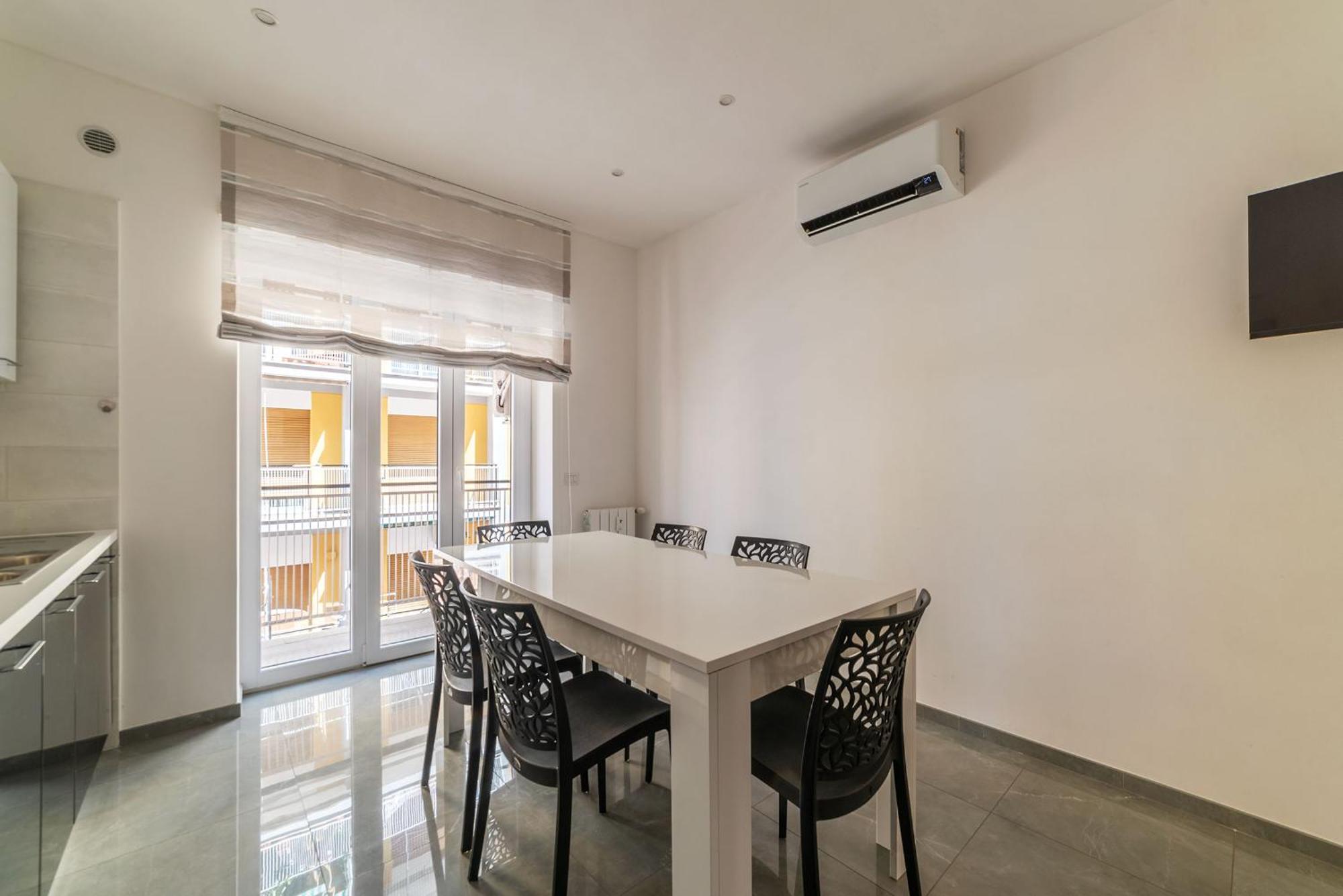 Joivy Delightful 3-bed Flat With Balcony Apartment *