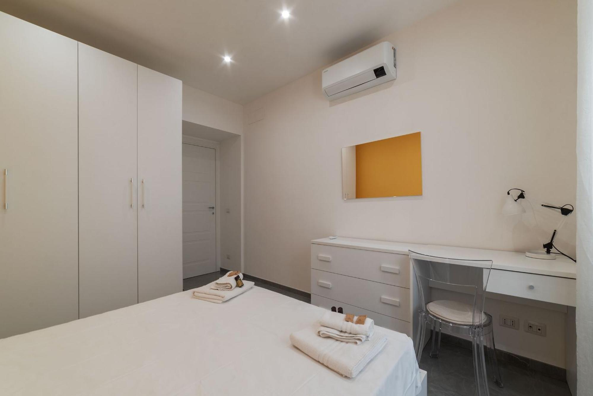 Joivy Delightful 3-bed Flat With Balcony Apartment *