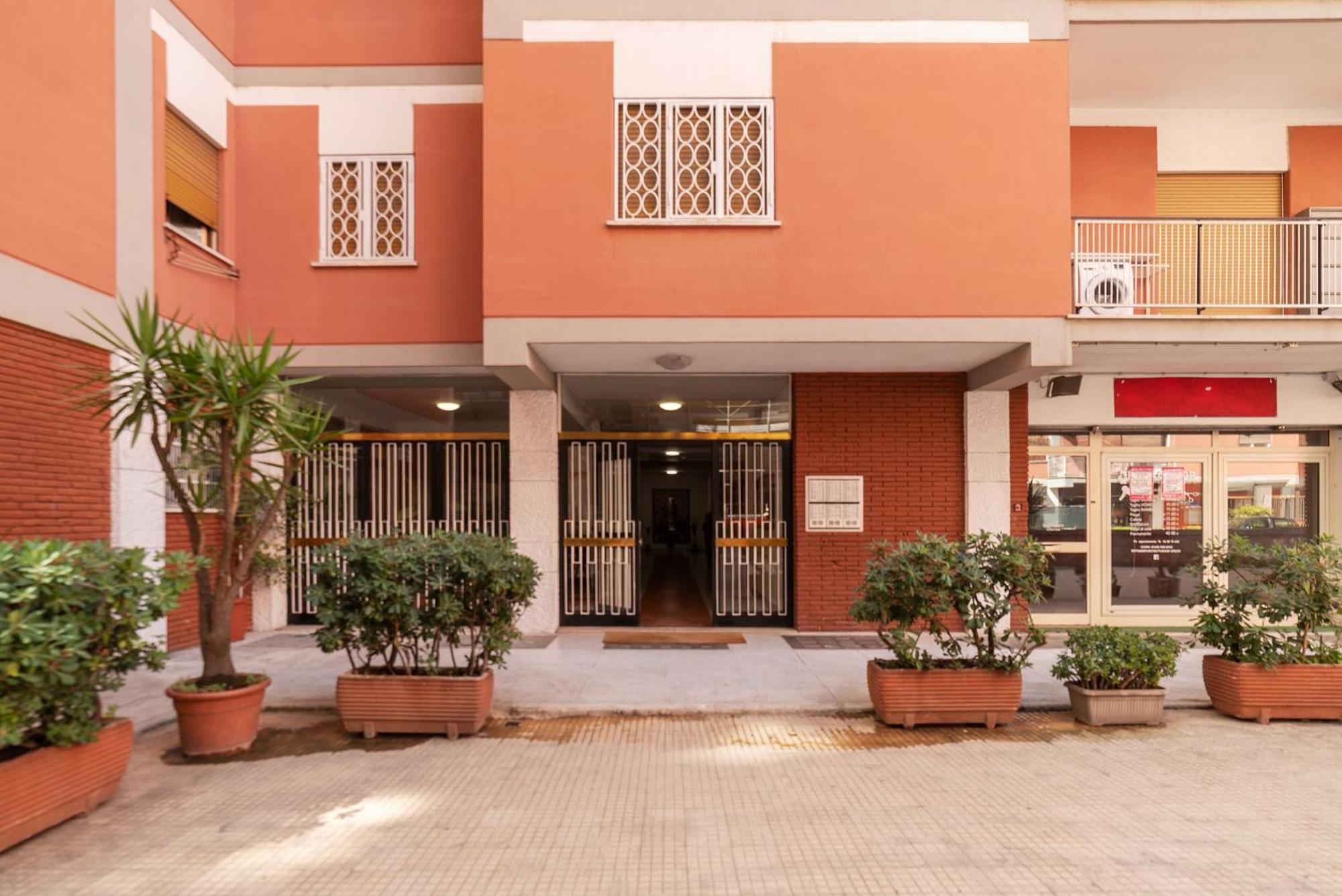 Joivy Delightful 3-bed Flat With Balcony Apartment