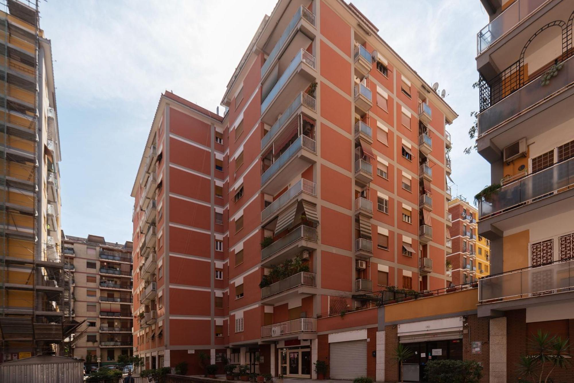 Apartment Joivy Delightful 3-bed Flat With Balcony Rome