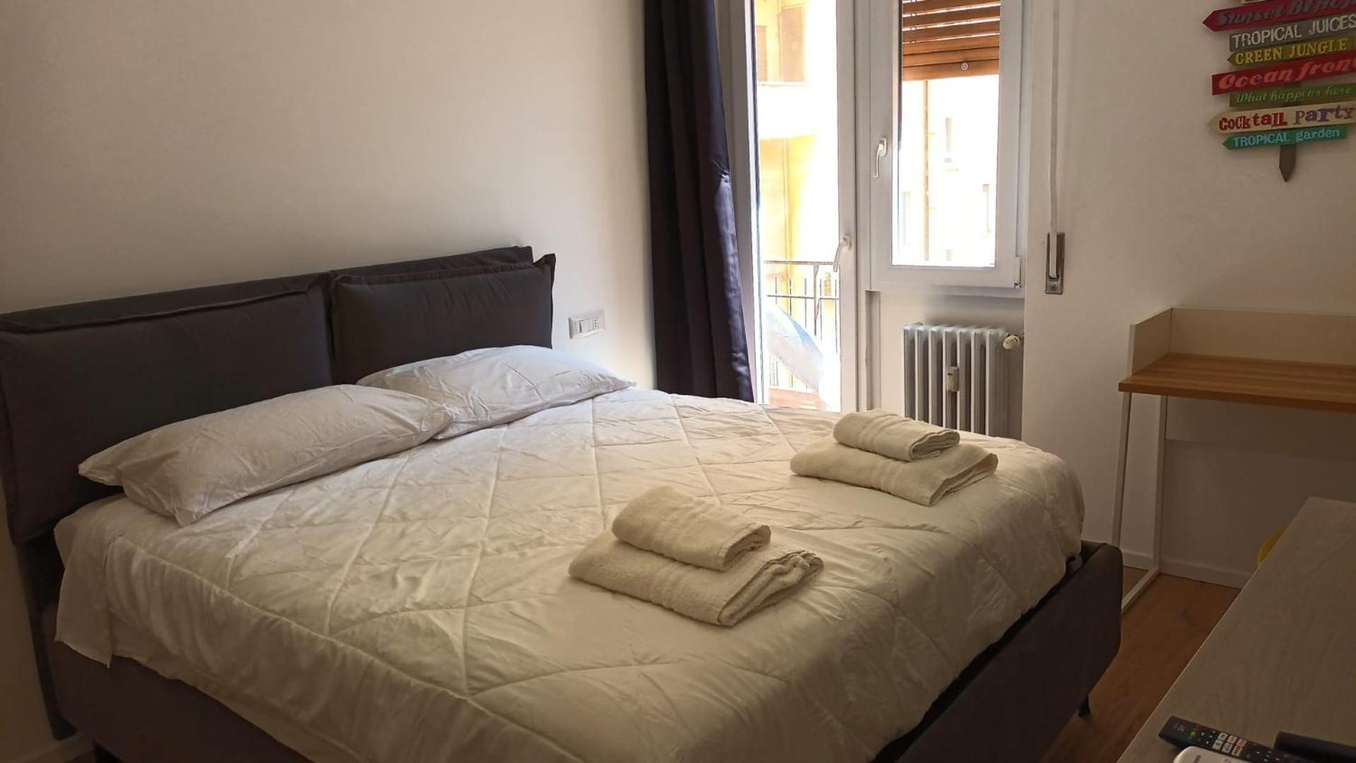 Apartment Pm 34 Viale Imperatore Guest House - 50 Mt From Metro San Paolo