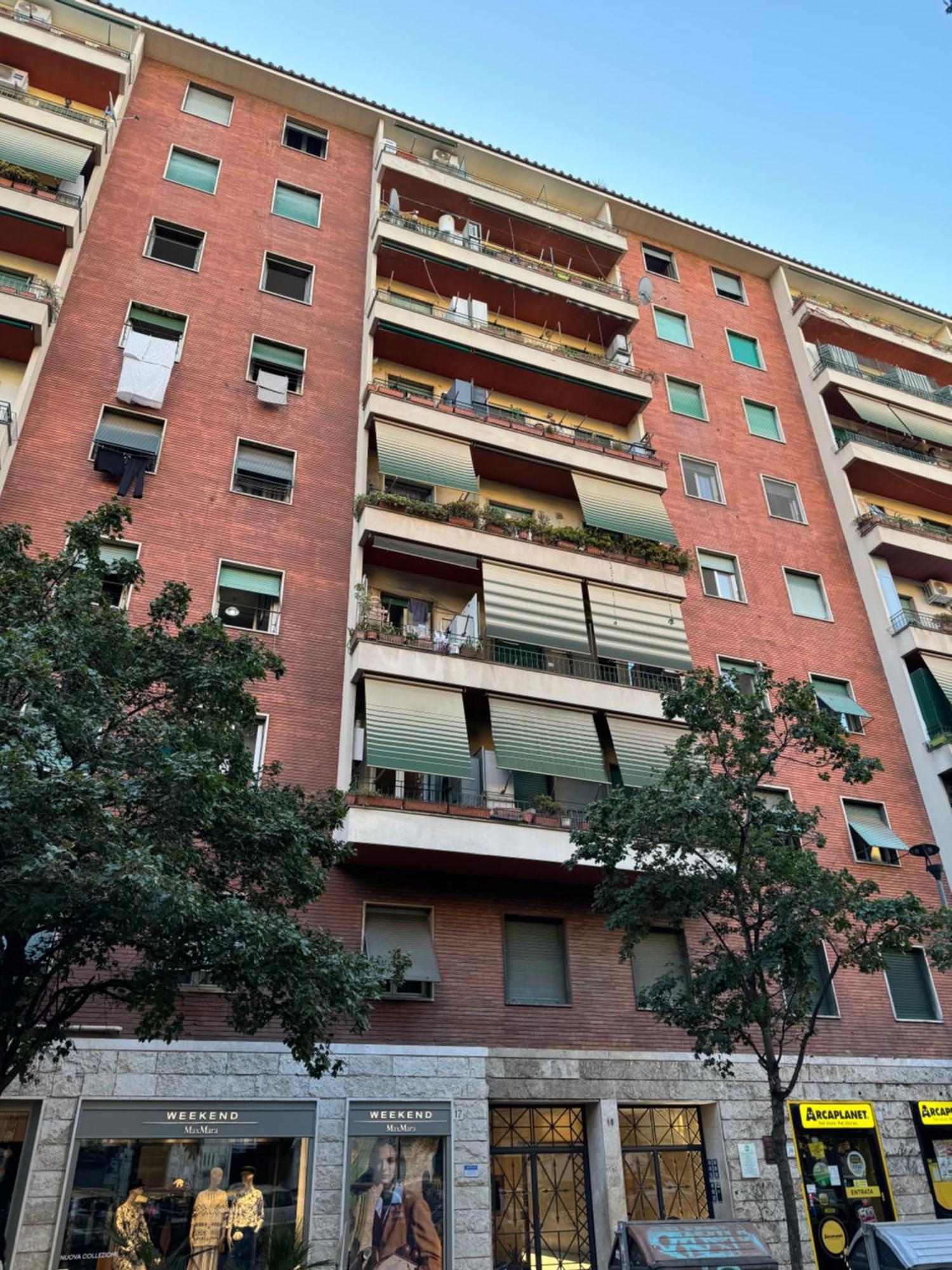 Silihome, Trastevere, Piazza Della Radio Roma