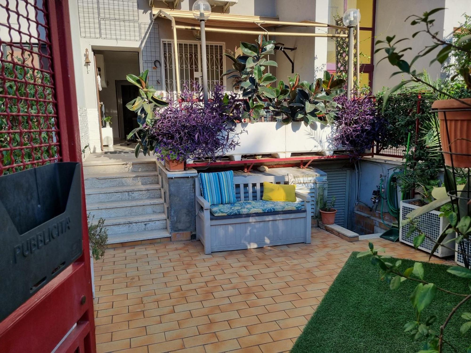 Intero Con Giardino E Parcheggio Roma