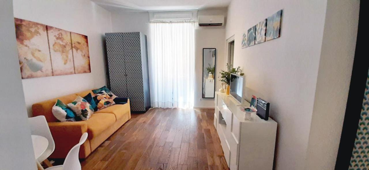 Cheerful Flat In Funky