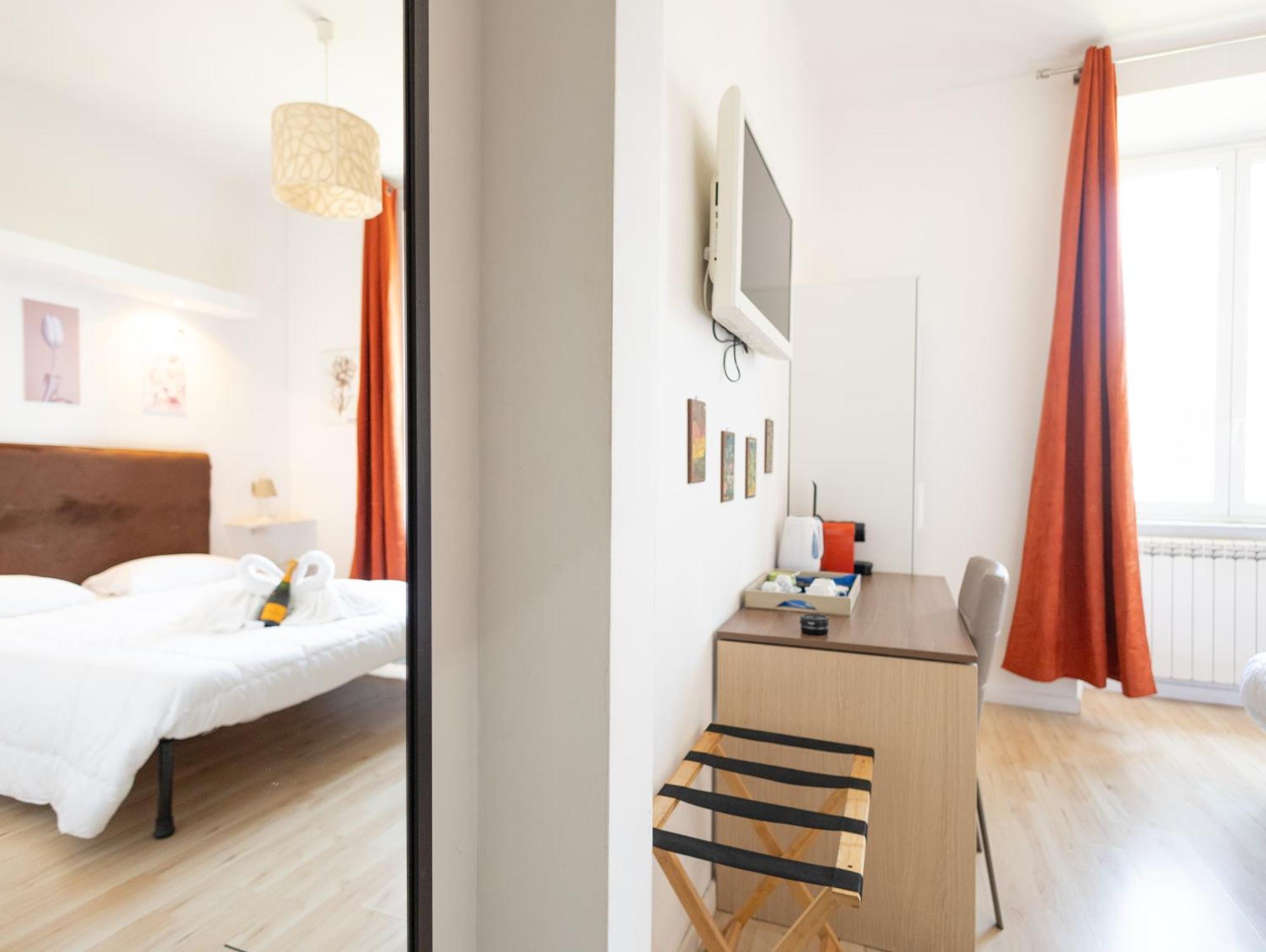 Bed and breakfast Romerooms Cola Di Rienzo 2*