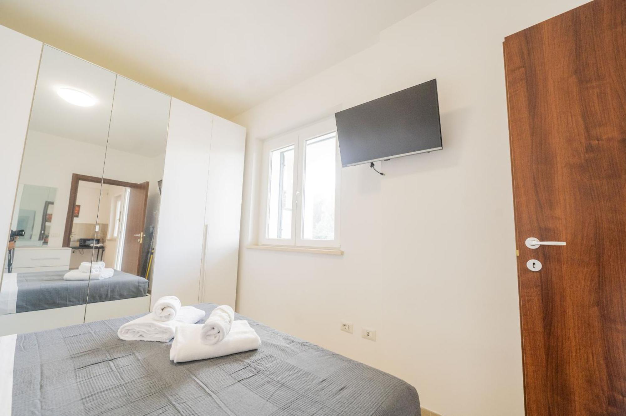 Terraced By The Ancient Appian Way 4 *