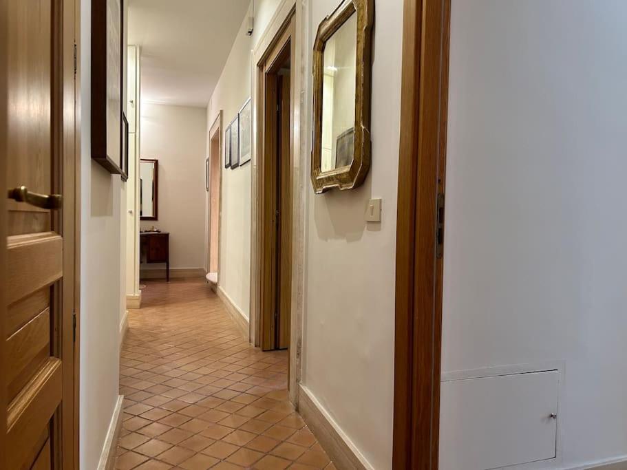 Elegant 3 Bedrooms Colosseum - San Giovanni Apartamento Roma