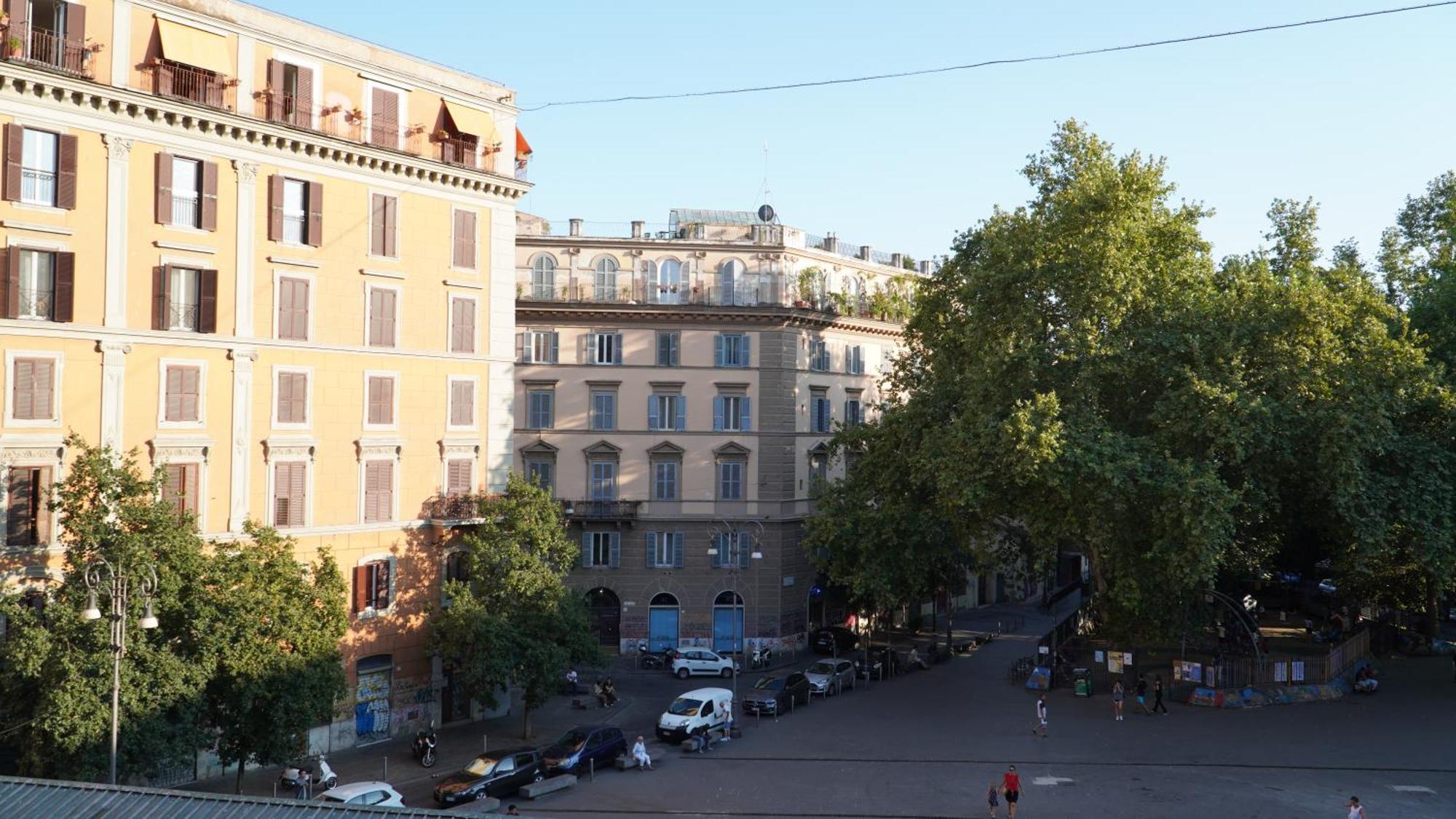 Al 25 Trastevere, * Roma