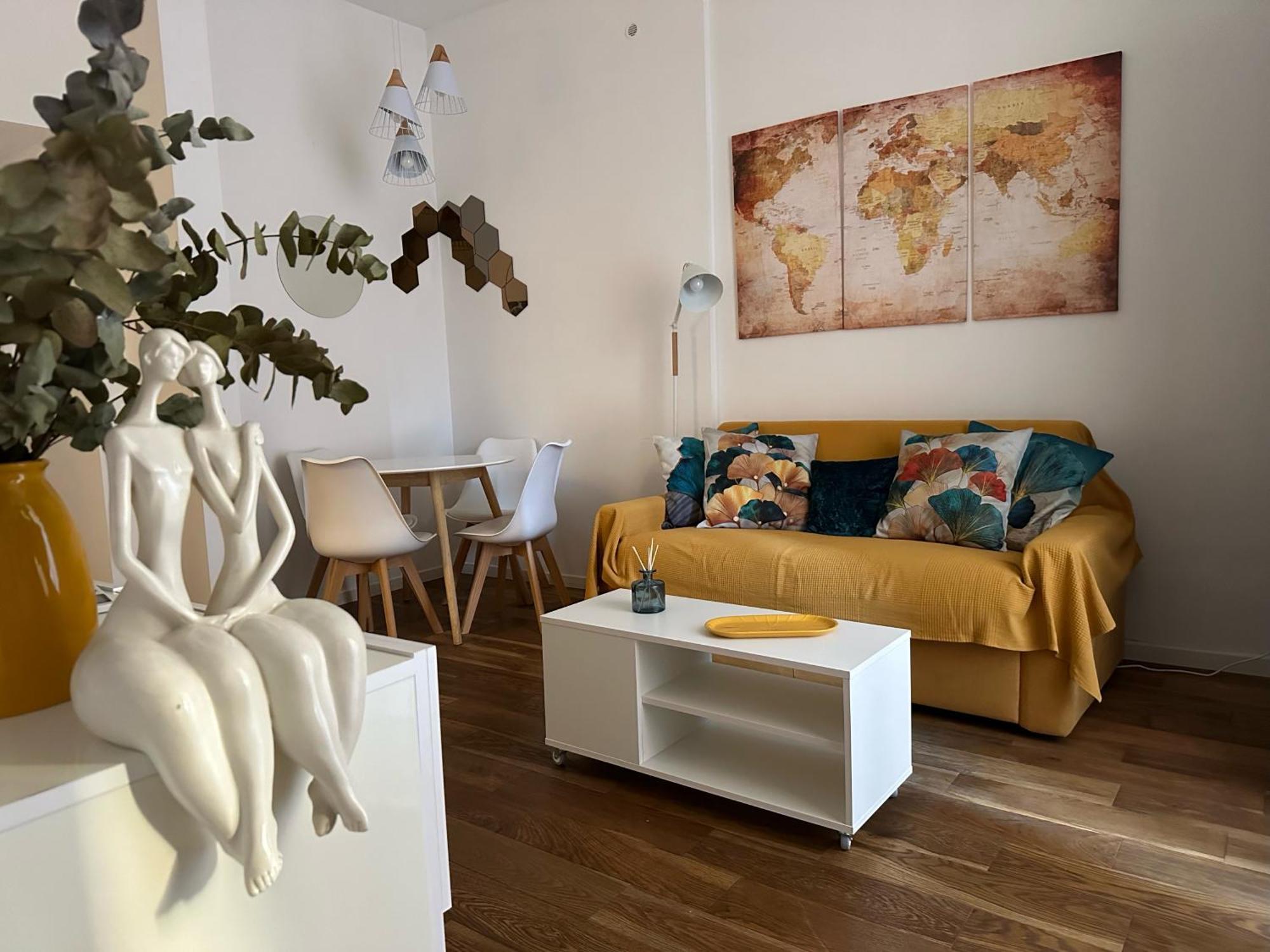 Cheerful Flat In Funky Apartment