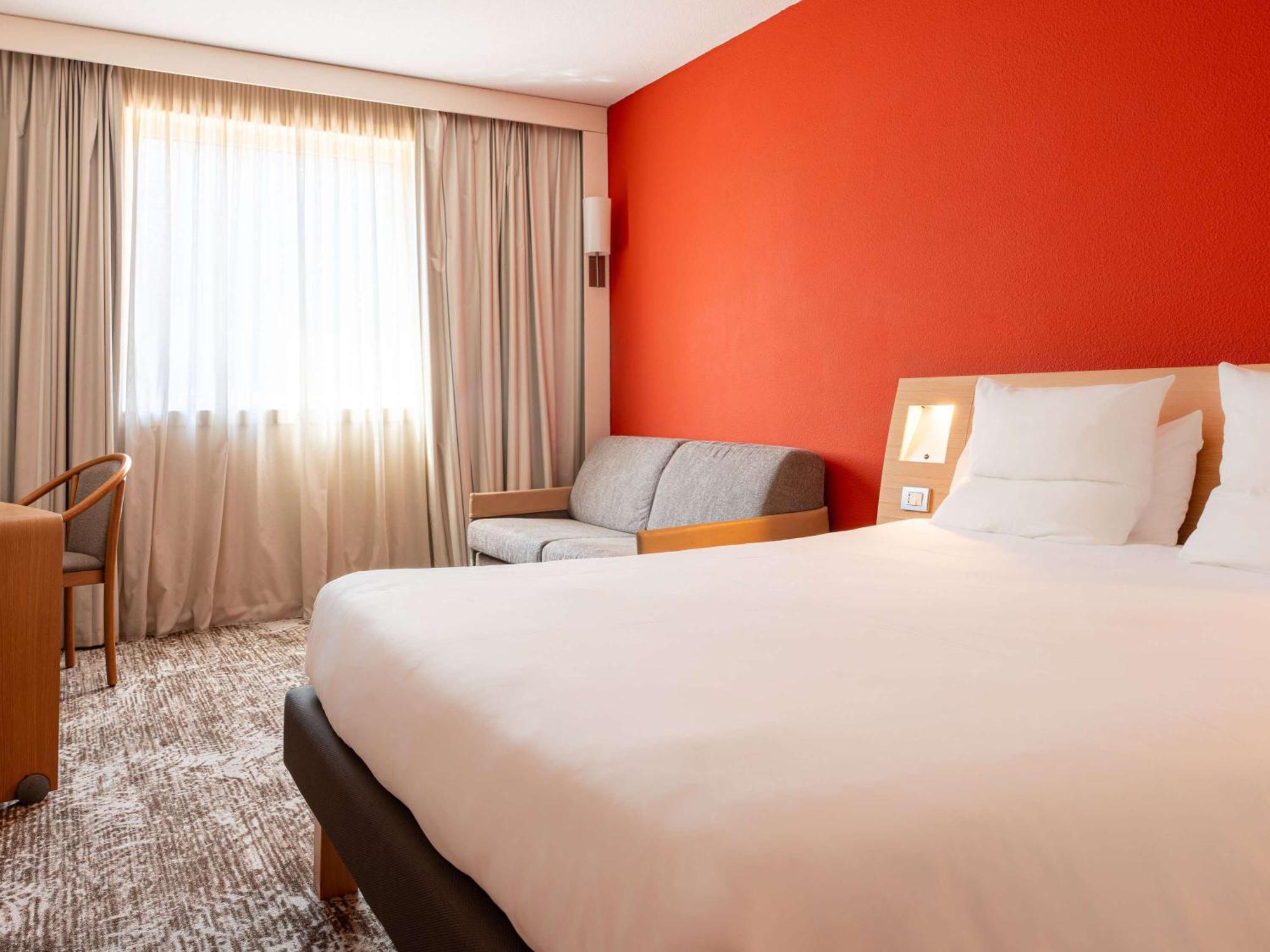 Hotel Novotel Est 4*