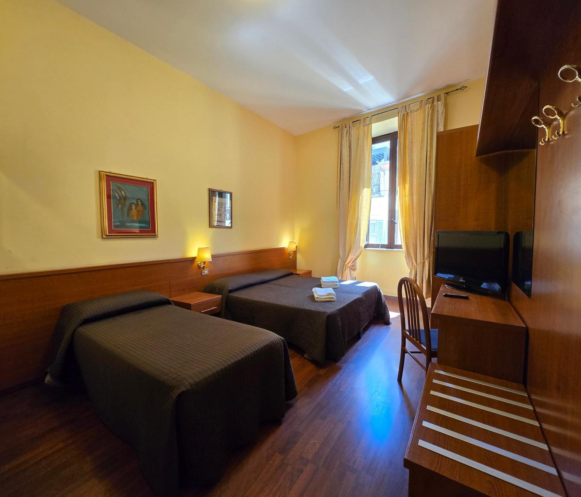 Azzurra Hotell 2*