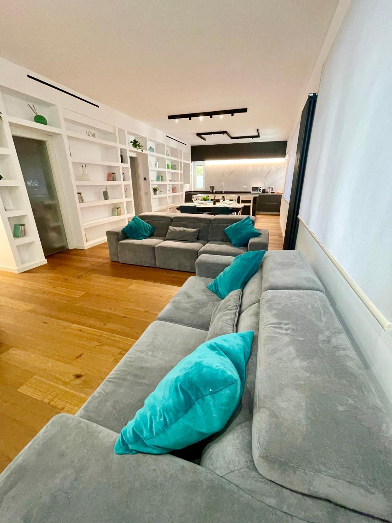 Ada Luxury Rom