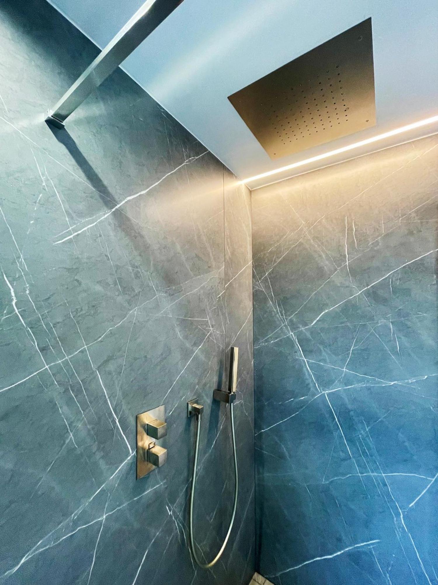 Ada Luxury * Roma