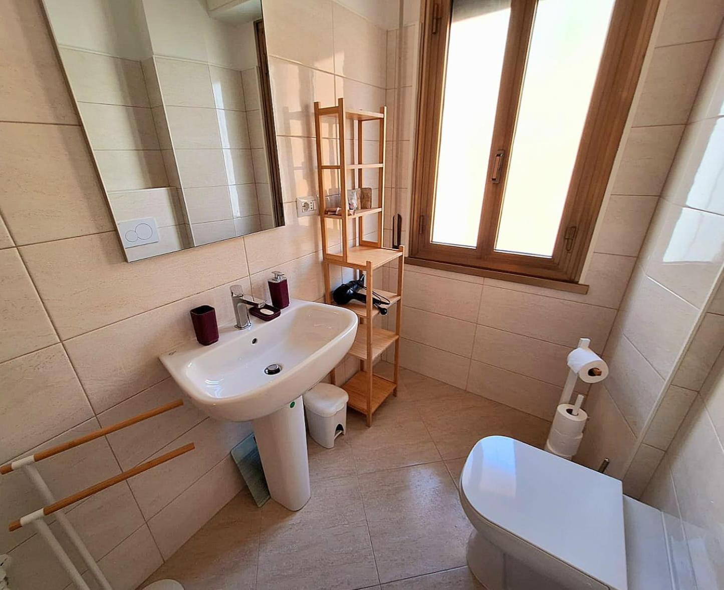 Leilighet Casa Macondo Vicino Metro A Roma