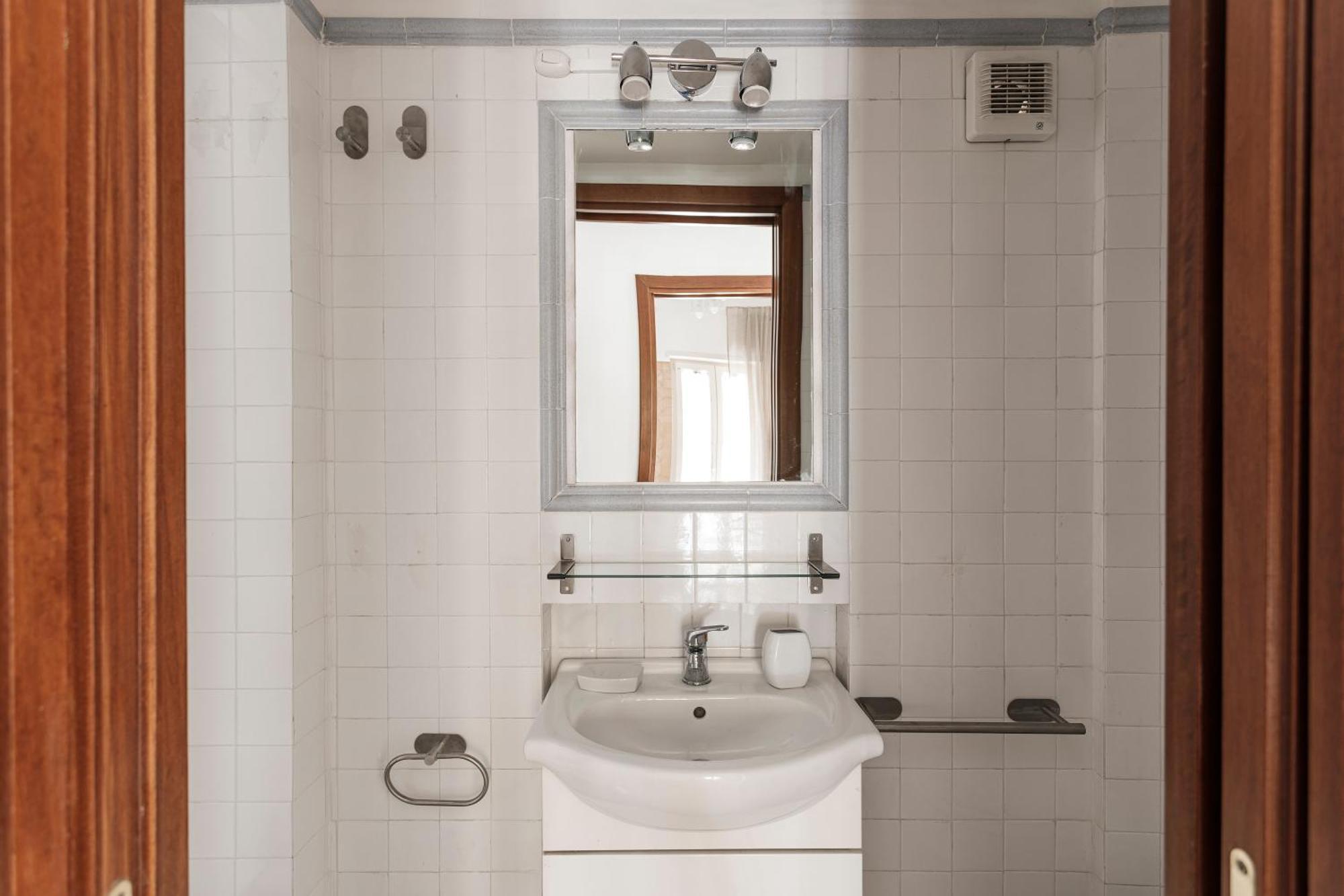Aurelia 386 Vatican House