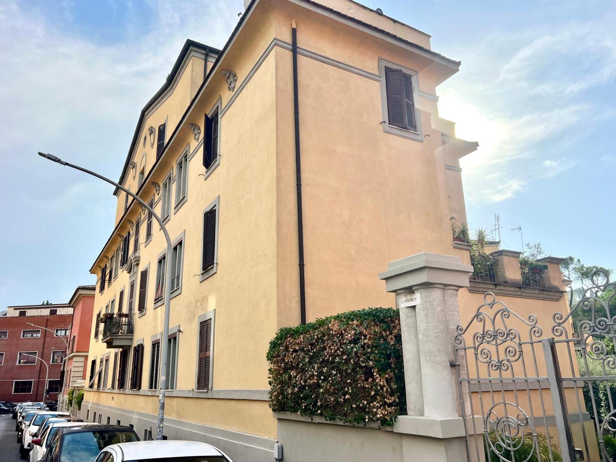 The Stylish At Ponte Milvio * Roma